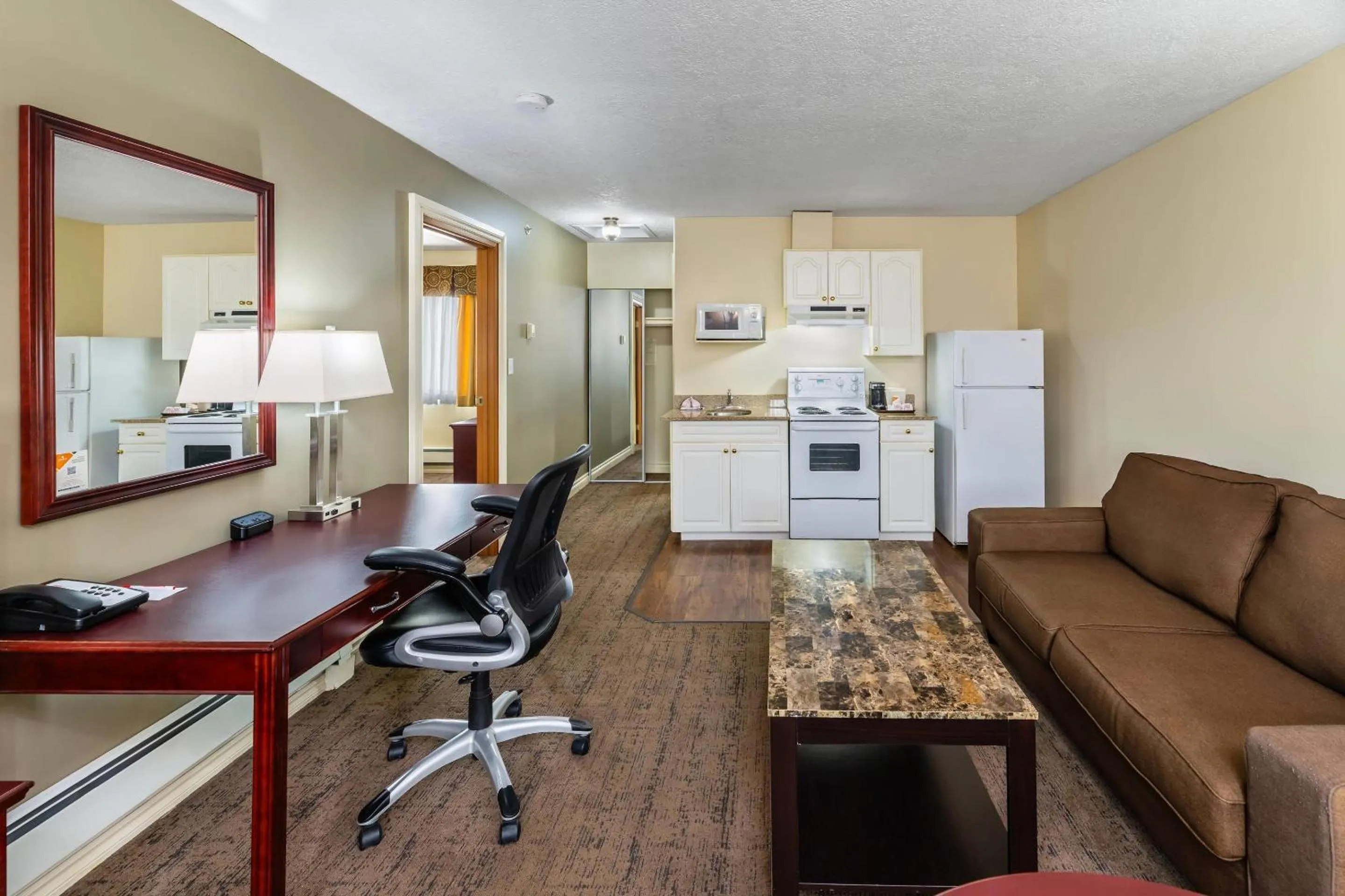 Bedroom in Econo Lodge Inn & Suites High Level