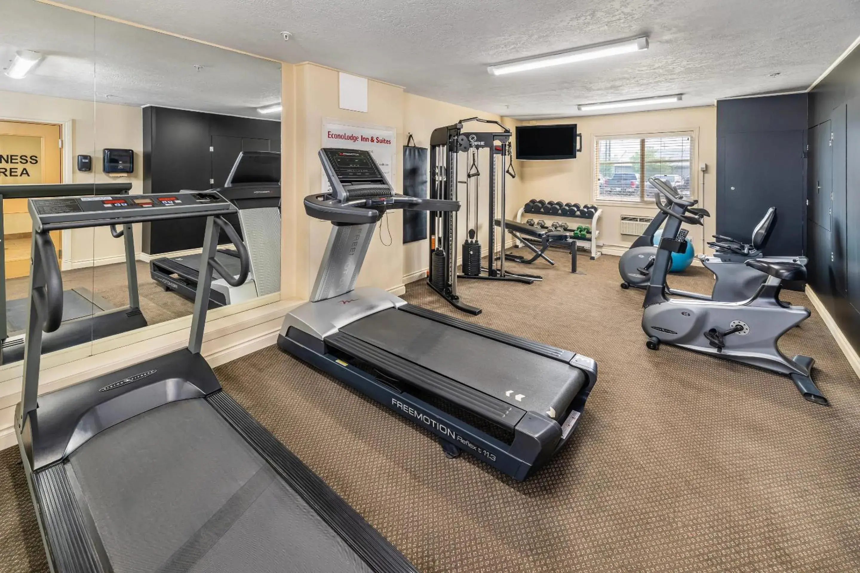 Fitness centre/facilities in Econo Lodge Inn & Suites High Level Fitness centre/facilities in Econo Lodge Inn & Suites High Level