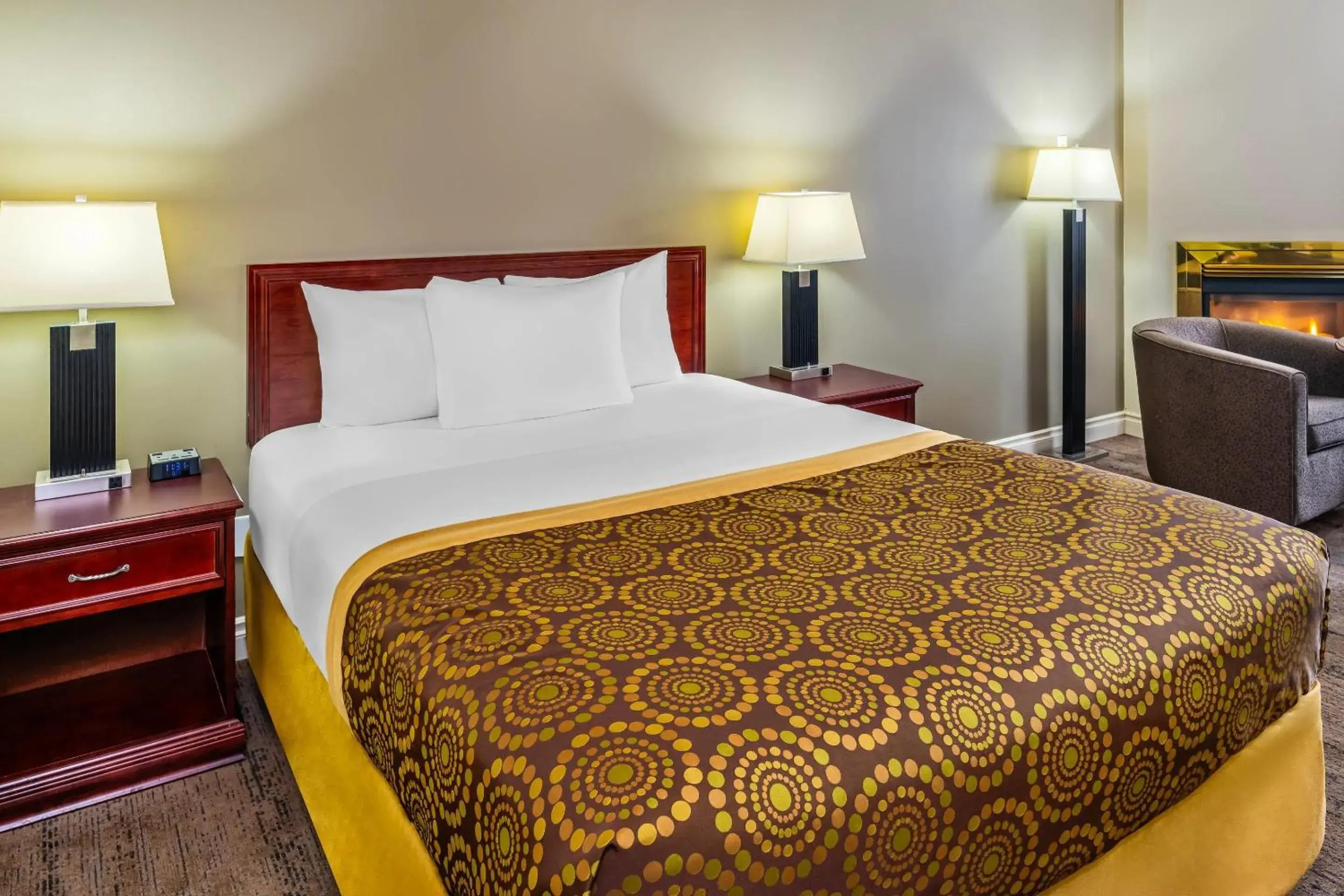 Bedroom, Bed in Econo Lodge Inn & Suites High Level Bedroom, Bed in Econo Lodge Inn & Suites High Level