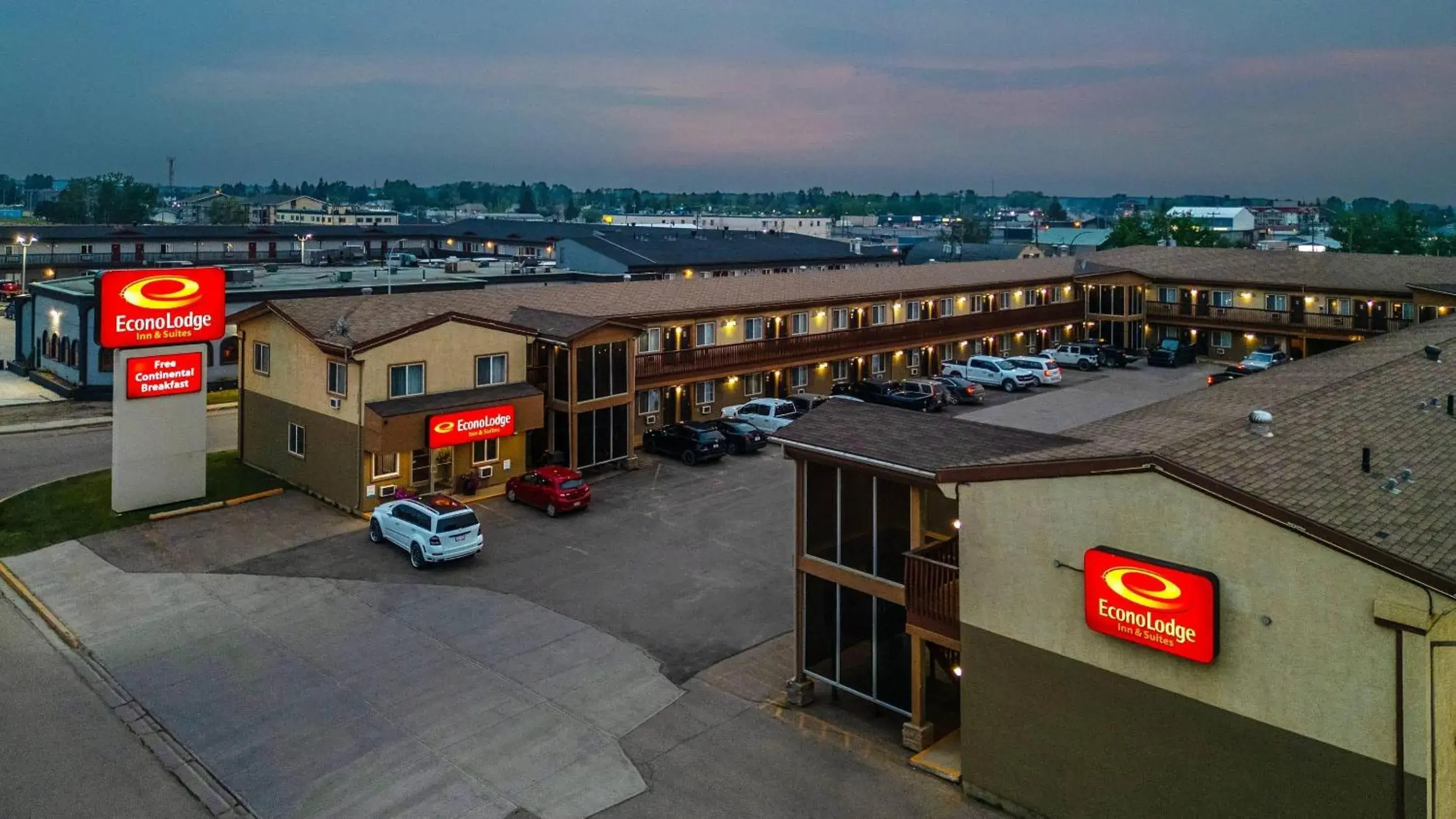 Property building in Econo Lodge Inn & Suites High Level Property building in Econo Lodge Inn & Suites High Level