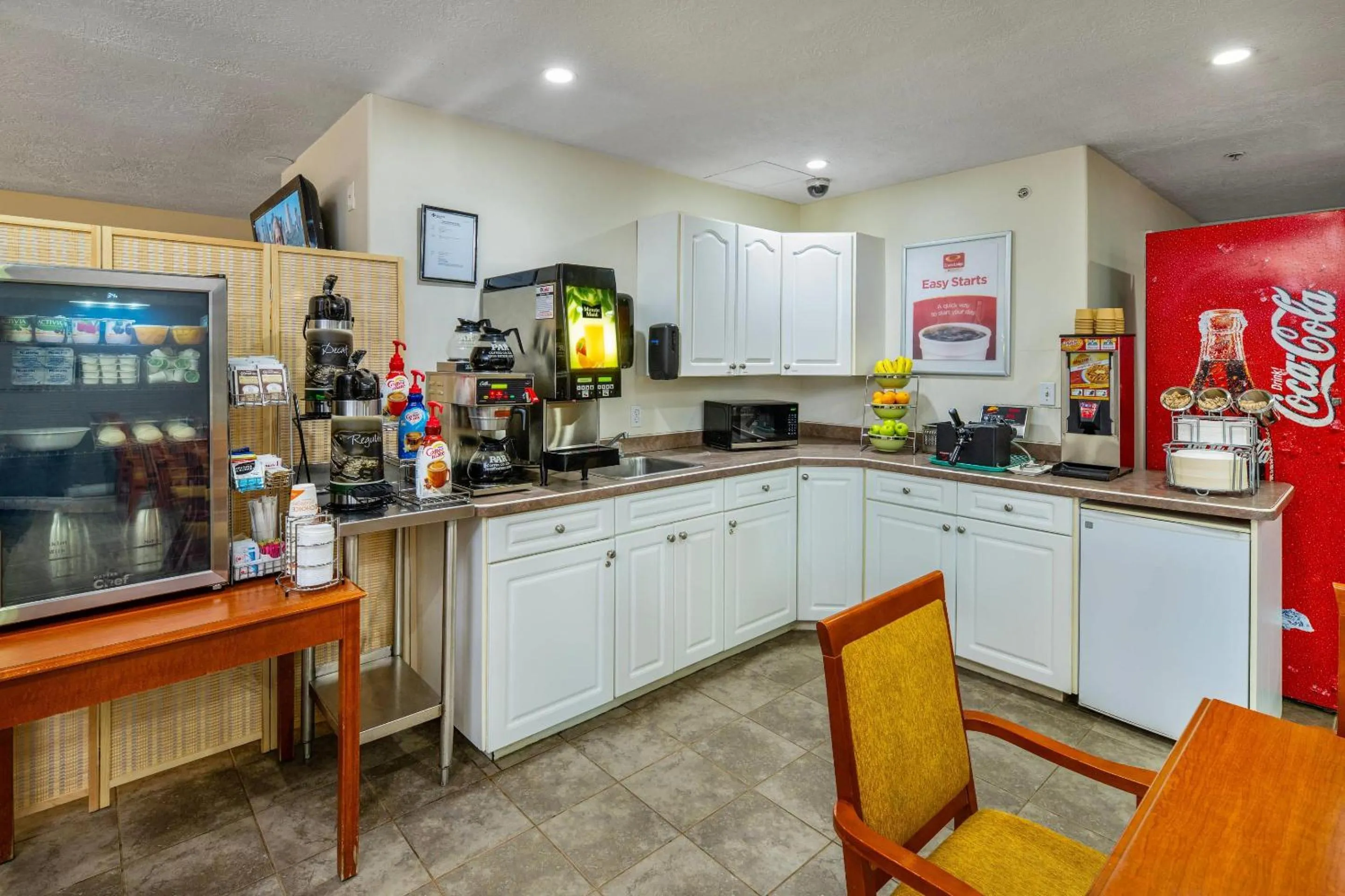 Breakfast in Econo Lodge Inn & Suites High Level