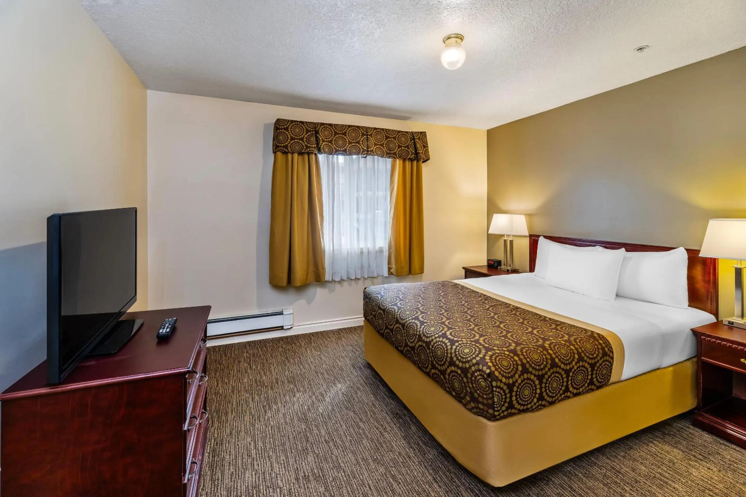 Bedroom, Bed in Econo Lodge Inn & Suites High Level