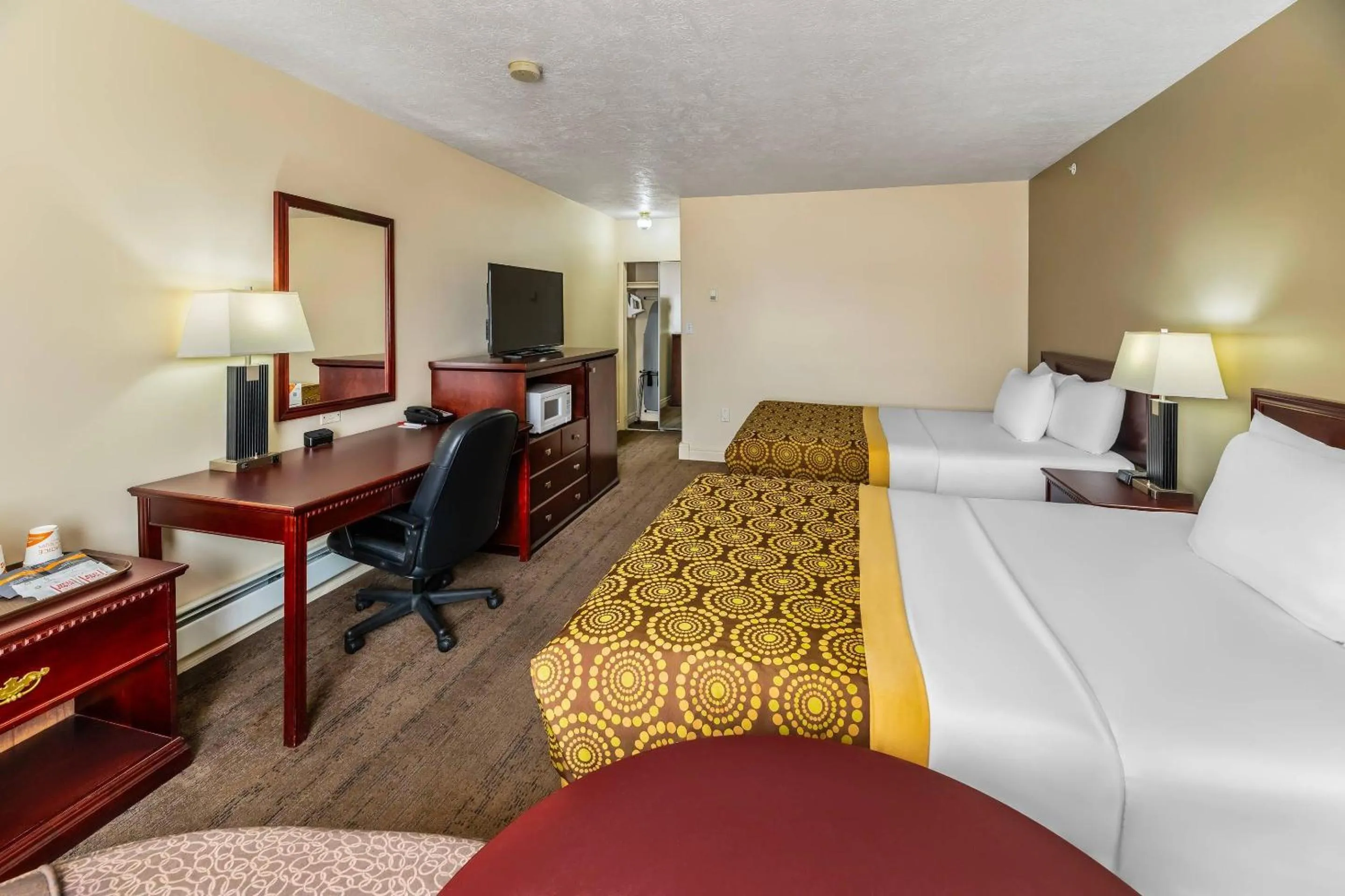 Bedroom, Bed in Econo Lodge Inn & Suites High Level