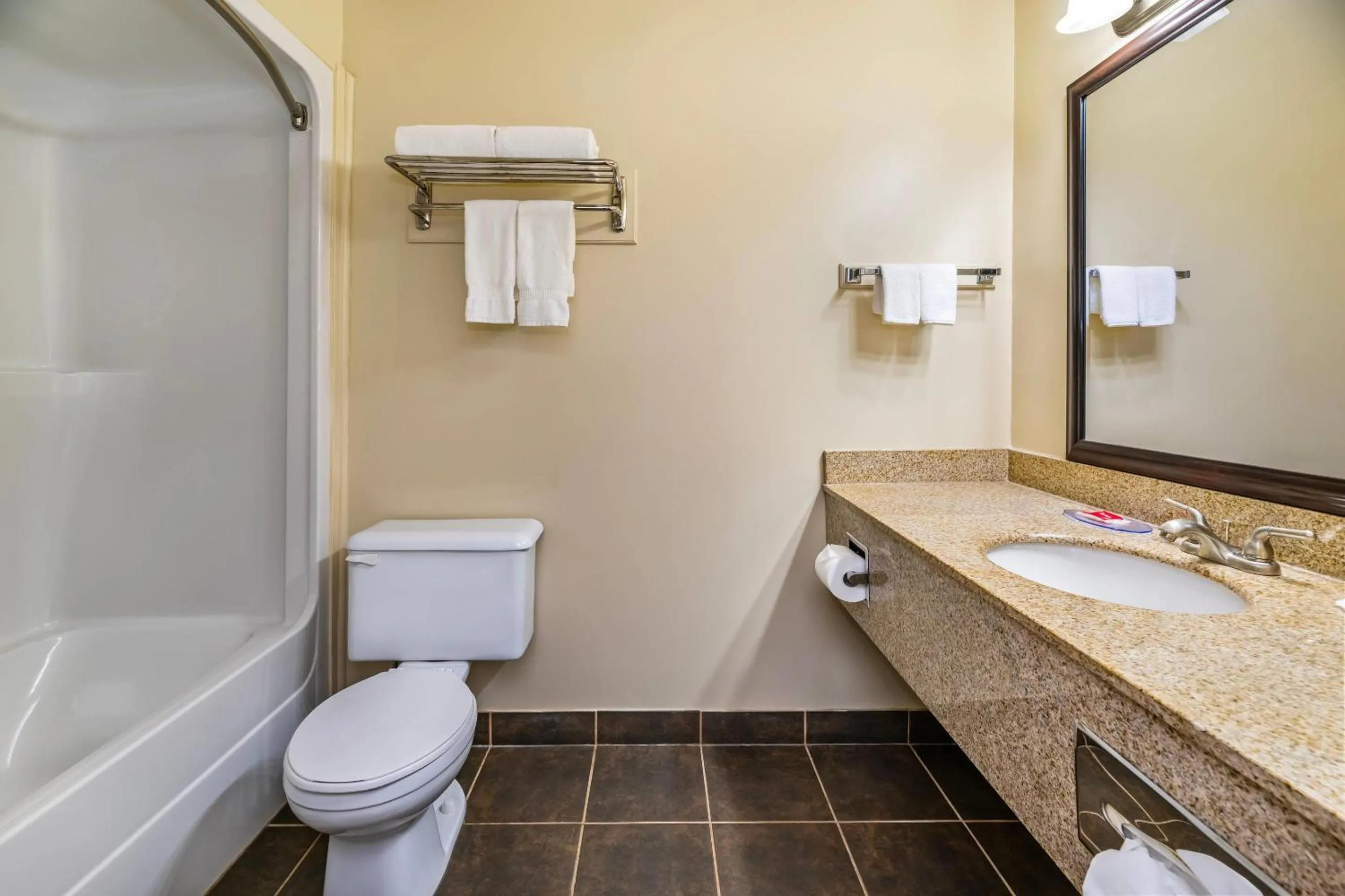 Bedroom in Econo Lodge Inn & Suites High Level