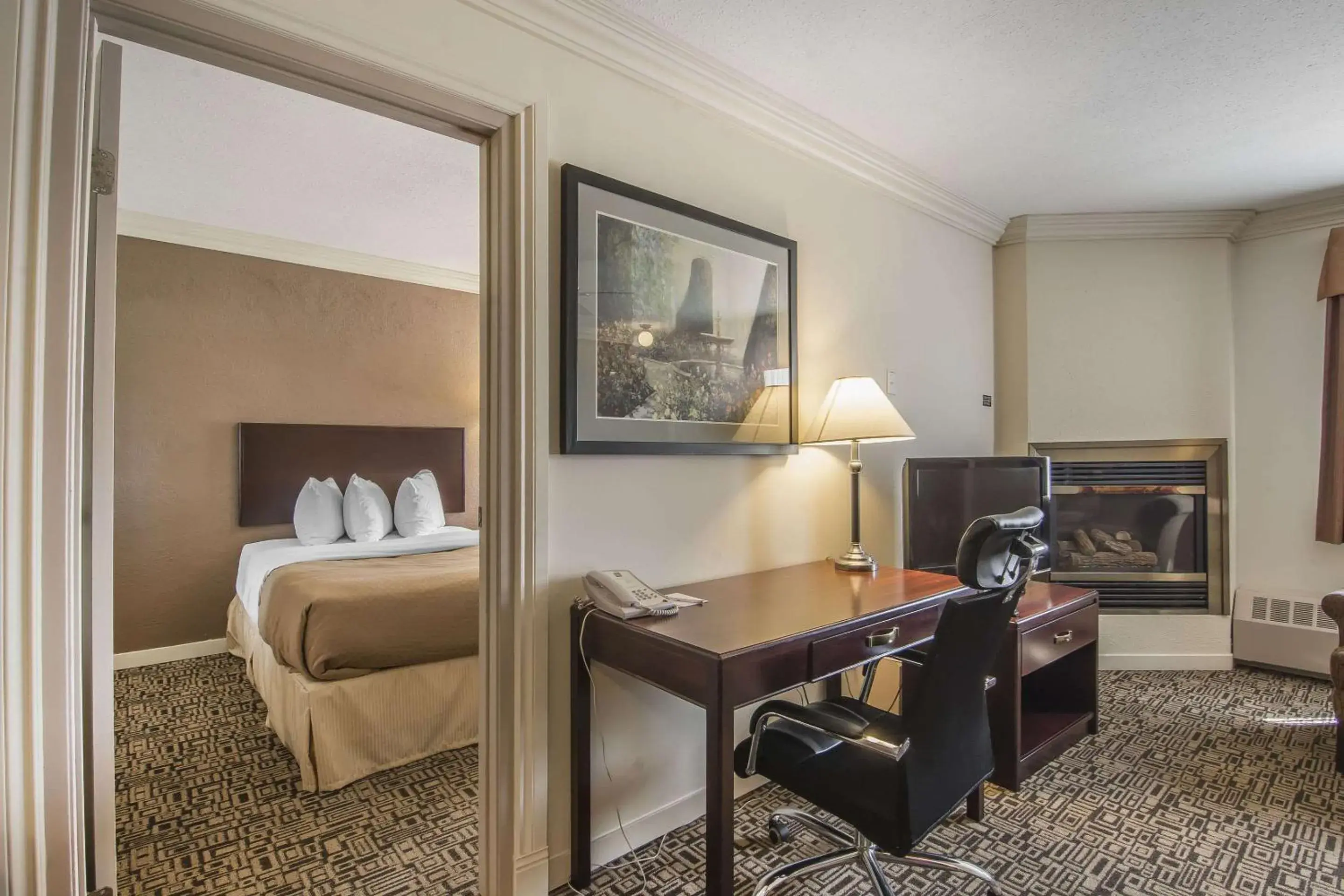 Photo of the whole room, Bed in Quality Inn & Suites High Level Photo of the whole room, Bed in Quality Inn & Suites High Level