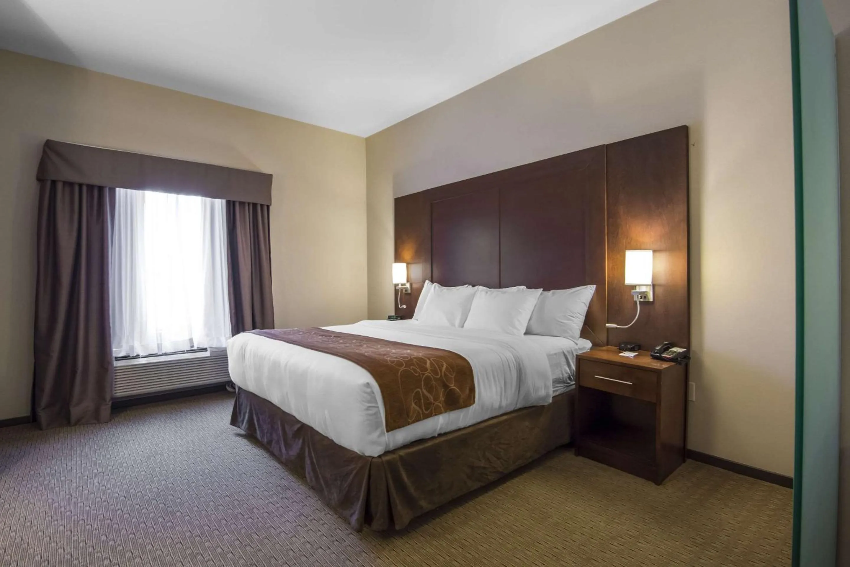 Photo of the whole room, Bed in Comfort Suites