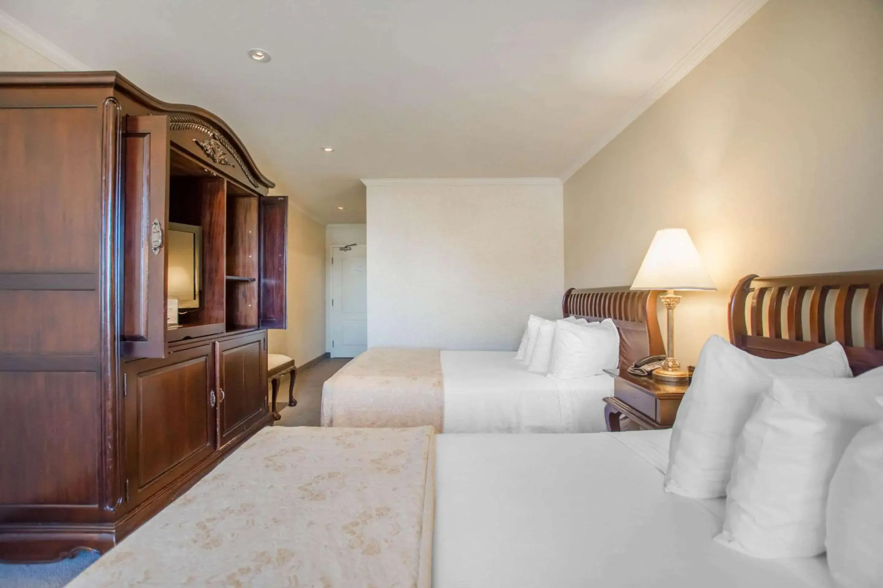 Classic Queen Room with Two Queen Beds in St Christophe Hotel & Spa, an Ascend Collection Hotel Classic Queen Room with Two Queen Beds in St Christophe Hotel & Spa, an Ascend Collection Hotel