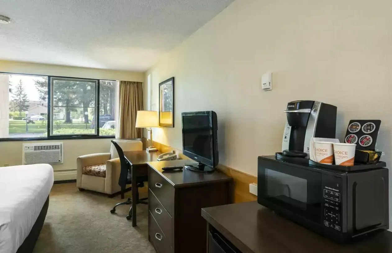 Bed in Prestige Riverside Lodge Quesnel