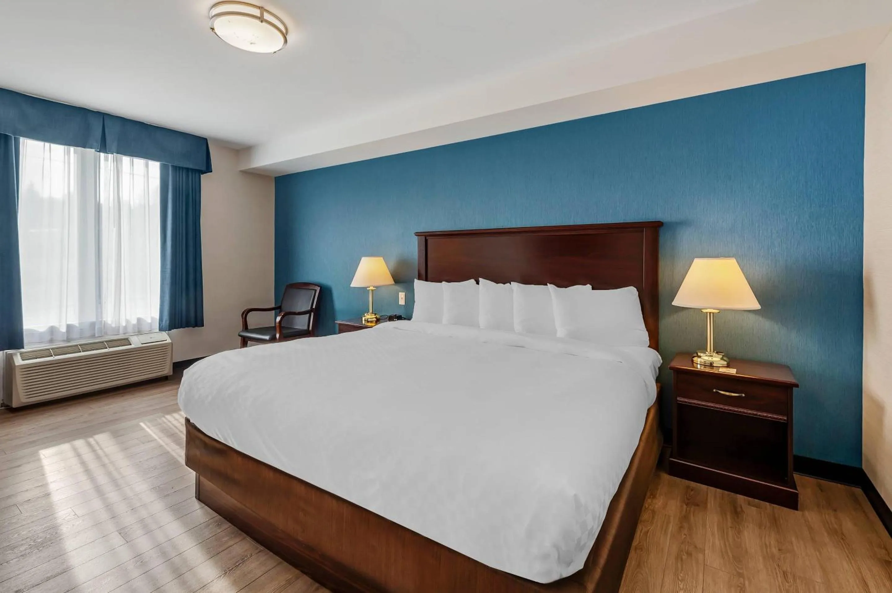 Bedroom, Bed in Quality Inn