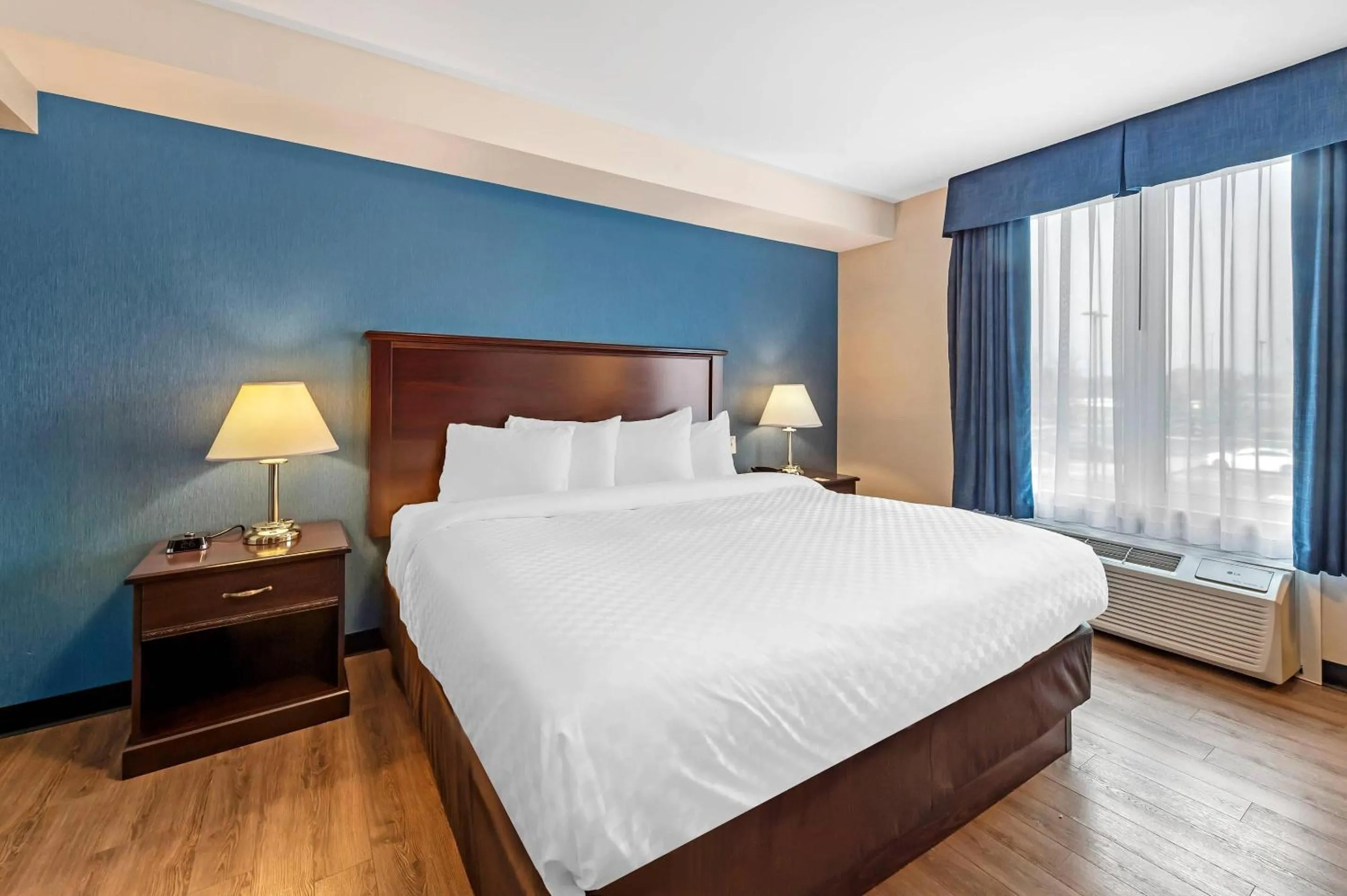 Bedroom, Bed in Quality Inn