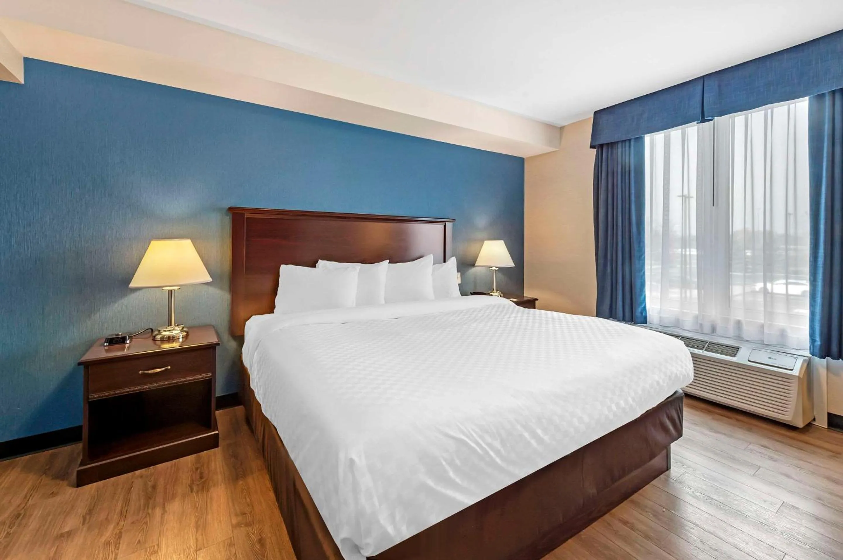 Bedroom, Bed in Quality Inn