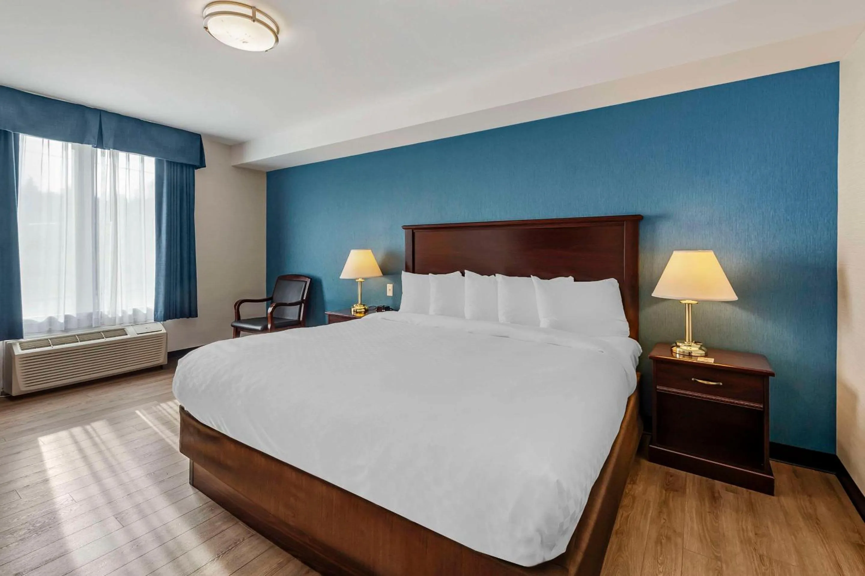 Bedroom, Bed in Quality Inn