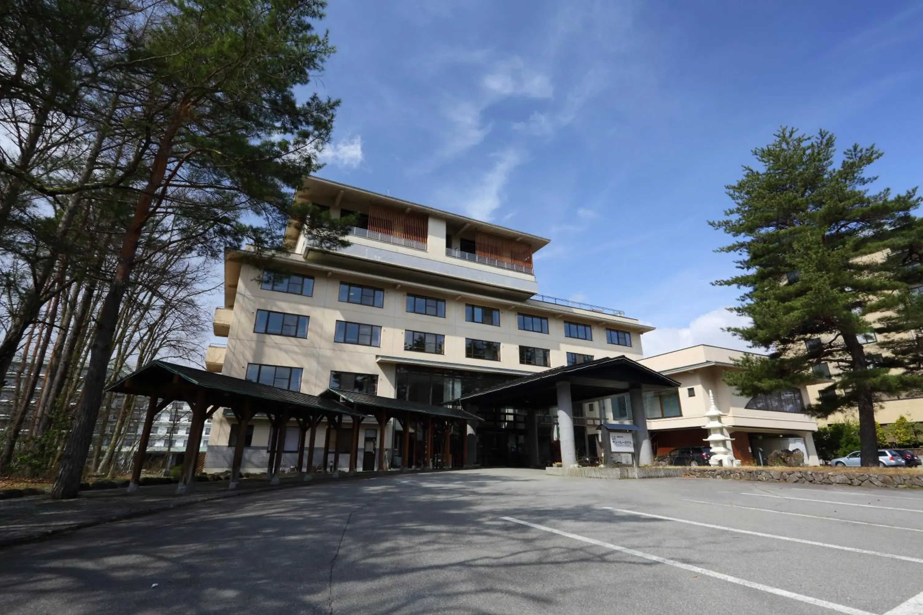 Facade/entrance in Kurobe Sunvalley Hotel Facade/entrance in Kurobe Sunvalley Hotel