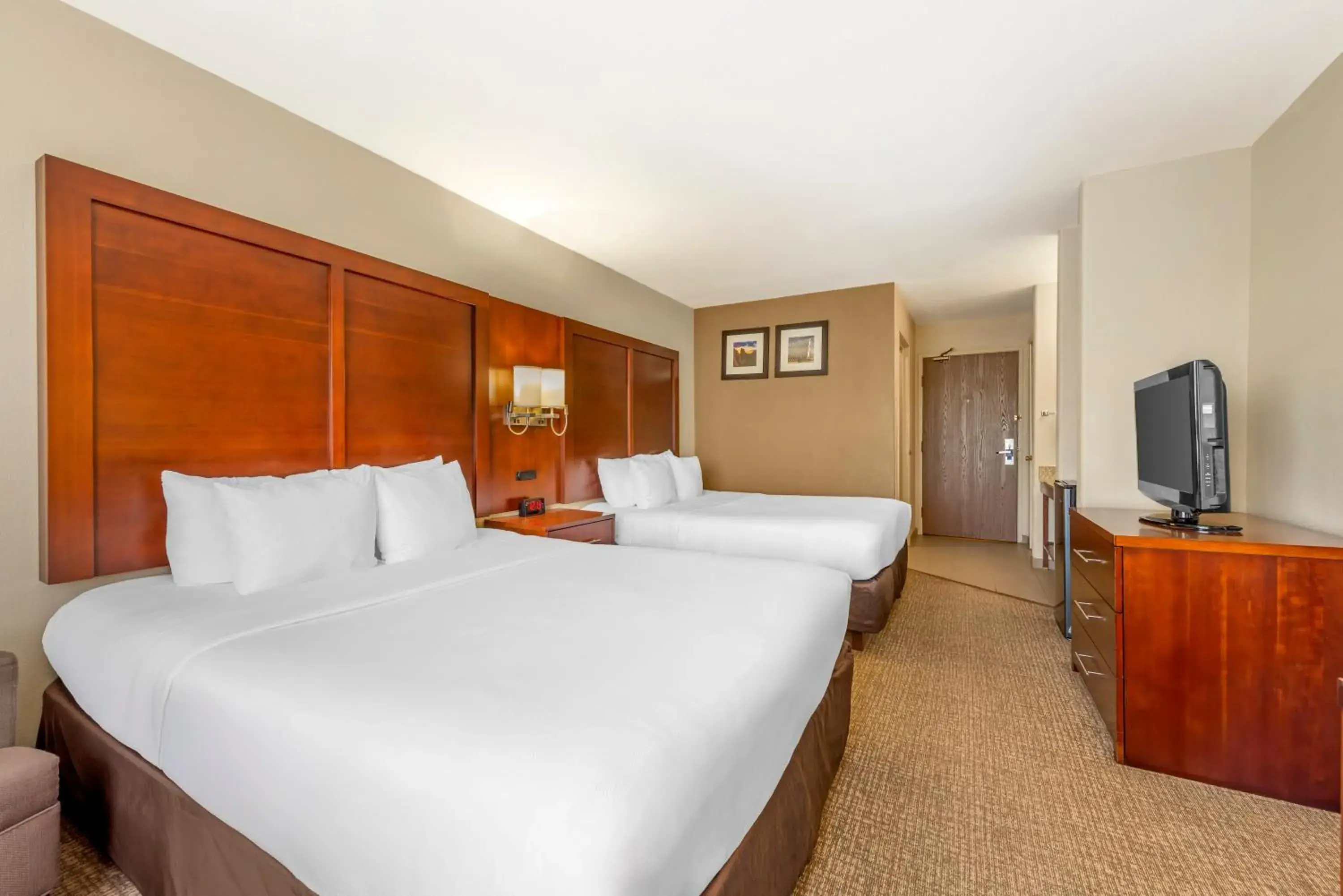 Deluxe Queen Room with Two Queen Beds in Comfort Inn North - Air Force Academy Area Deluxe Queen Room with Two Queen Beds in Comfort Inn North - Air Force Academy Area