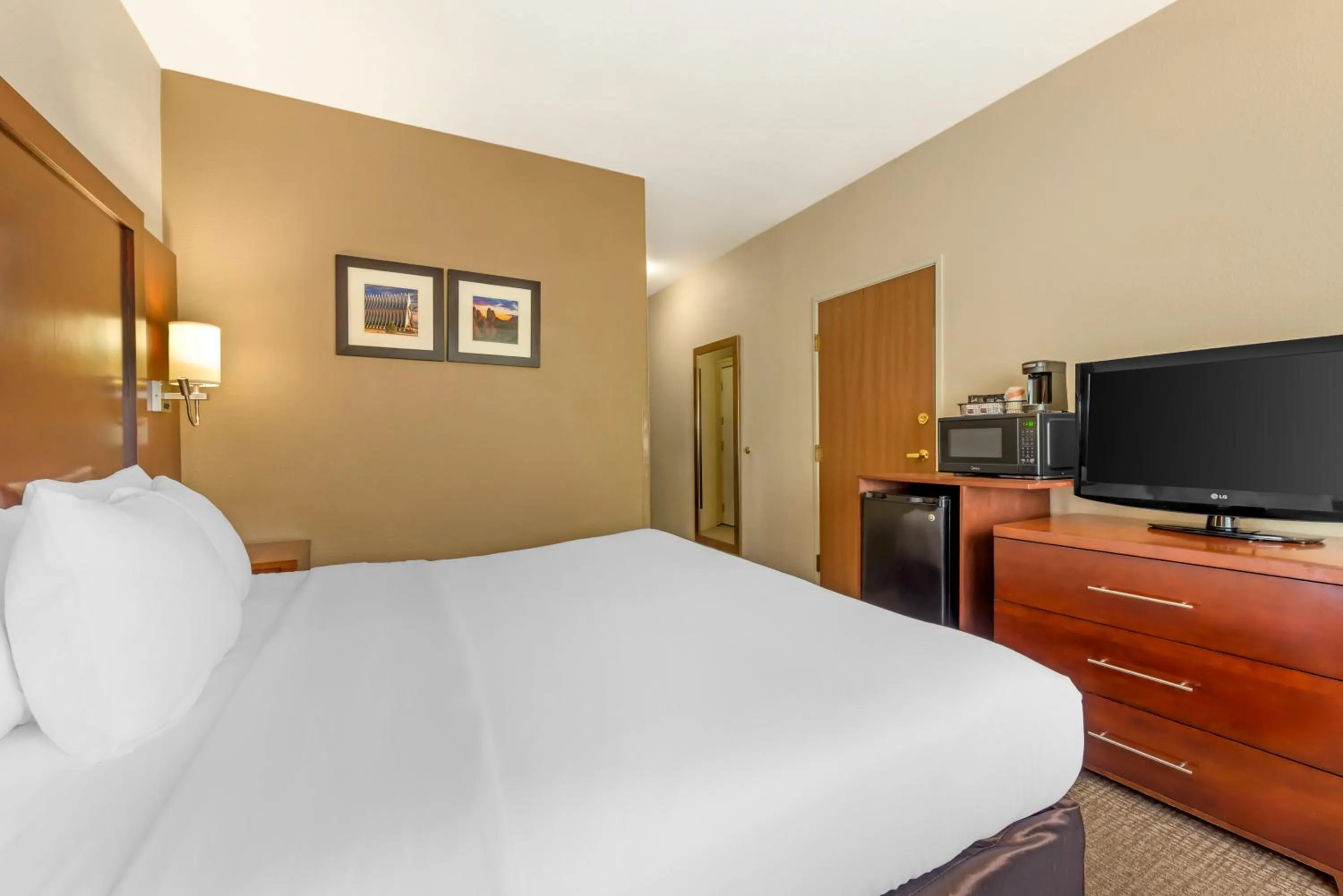 Bed in Comfort Inn North - Air Force Academy Area