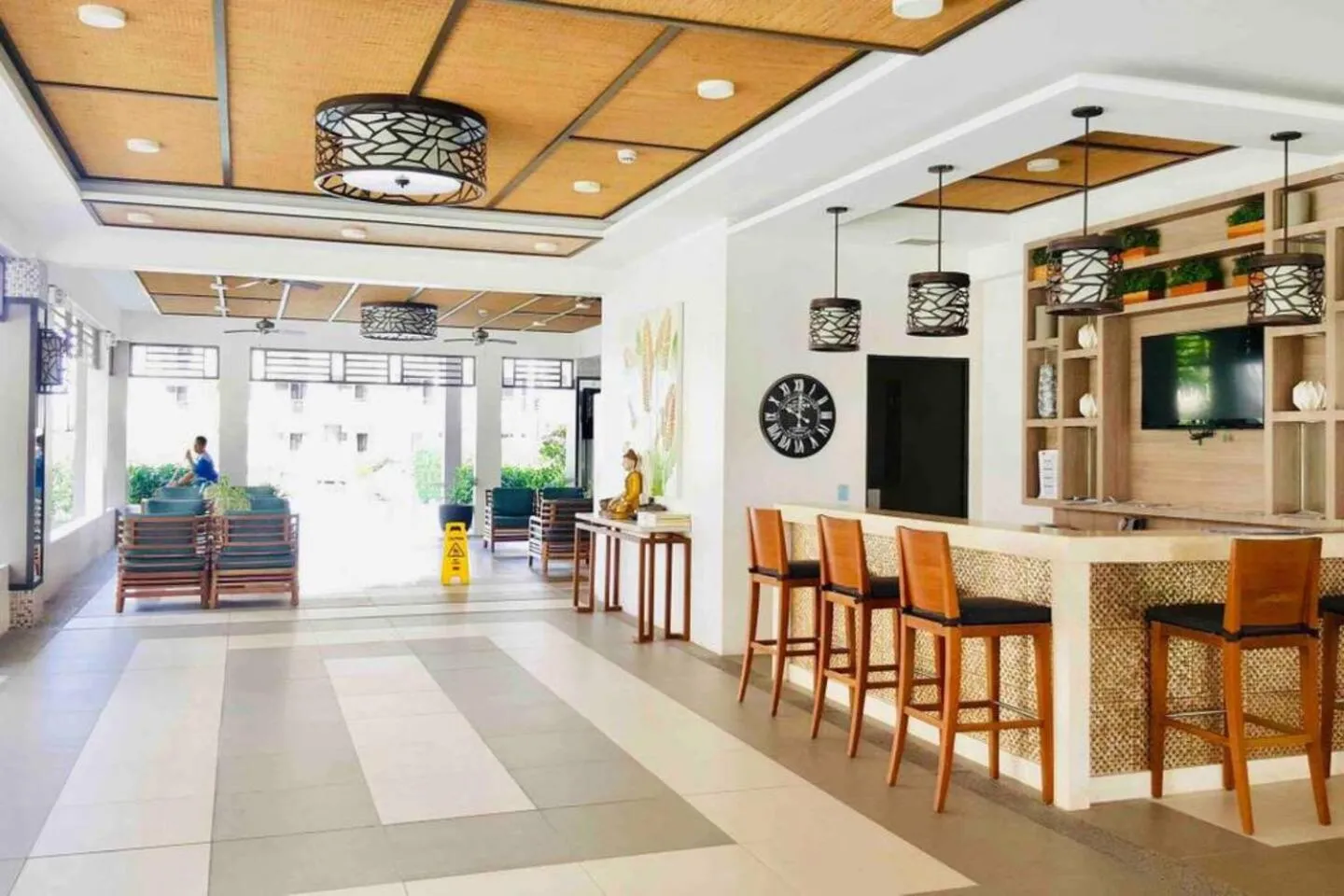 Property building in MaRoy Suites at Asteria Residences (Near NAIA with free Parking+Fiber Internet)