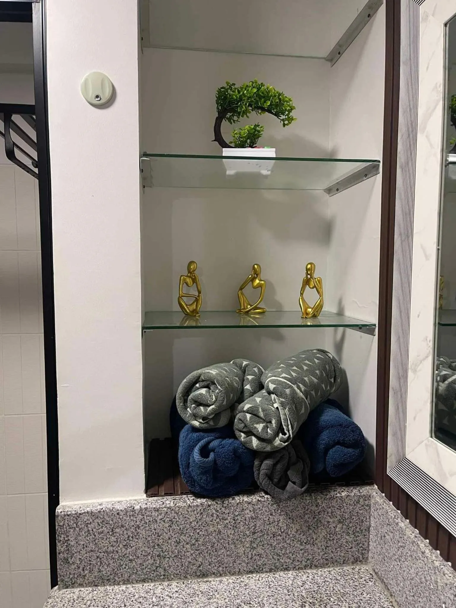 Bathroom in MaRoy Suites at Asteria Residences (Near NAIA with free Parking+Fiber Internet)