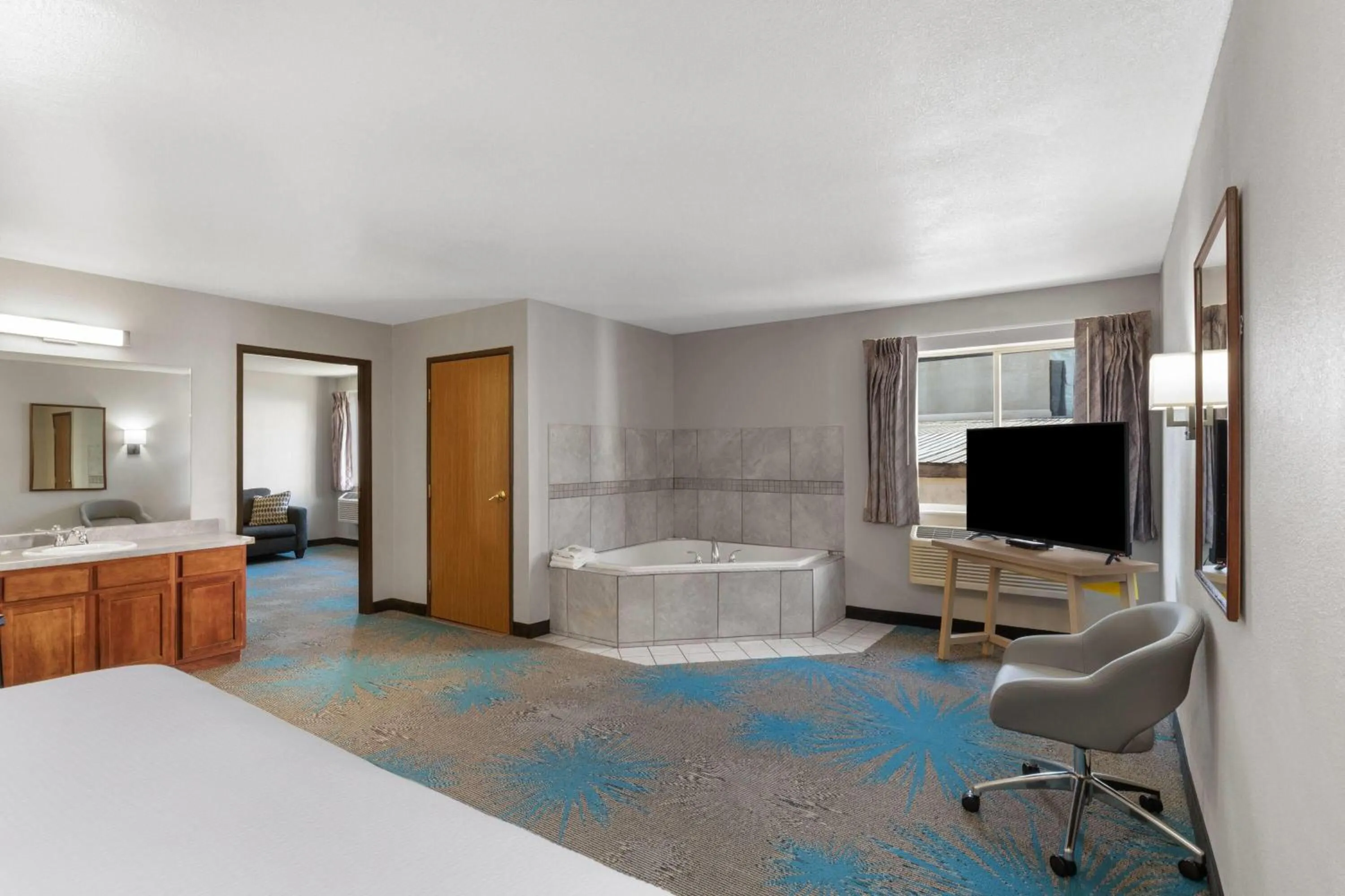 Bath, Bed in Days Inn by Wyndham Canon City