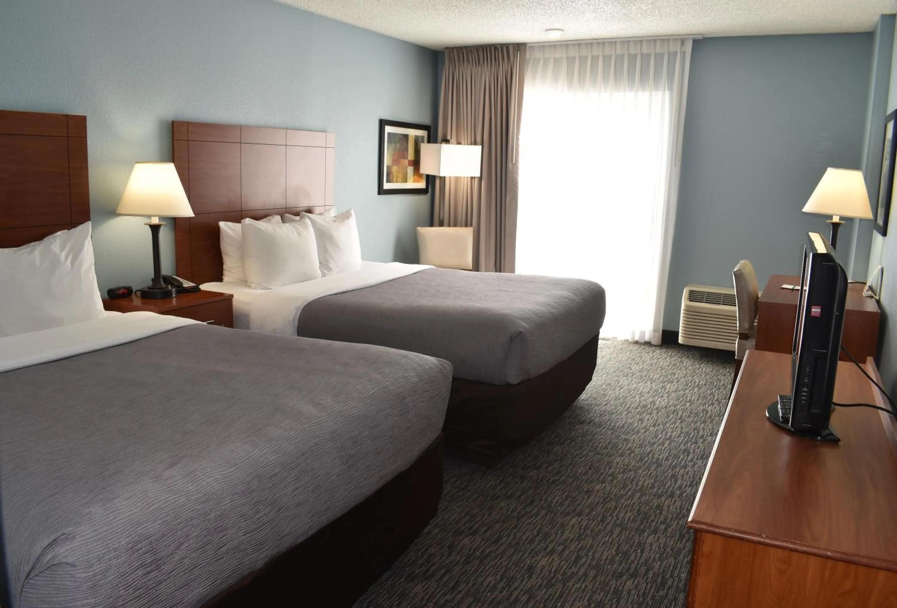 Bed in Quality Inn & Suites Garden Of The Gods