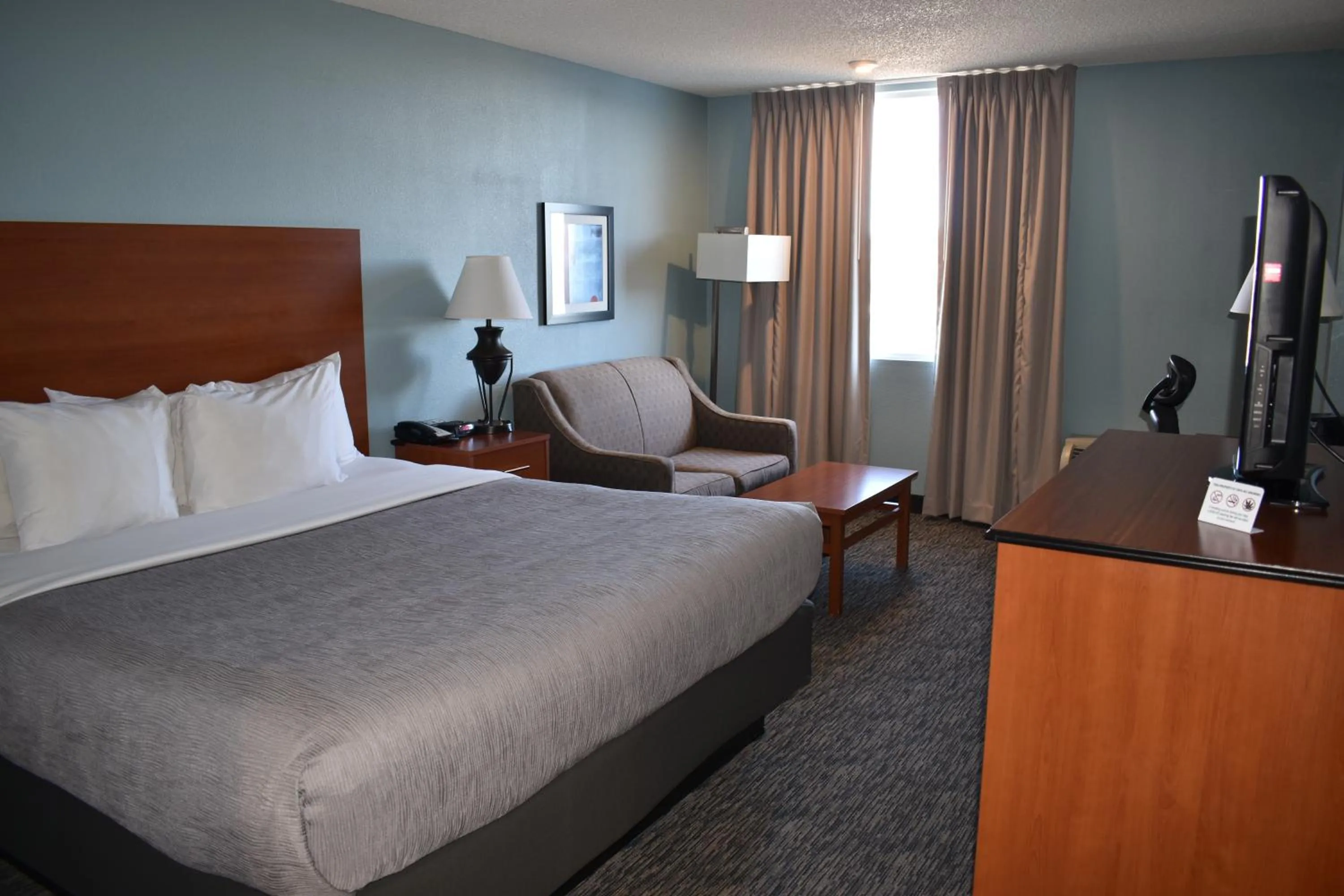 Fitness centre/facilities, Bed in Quality Inn & Suites Garden Of The Gods