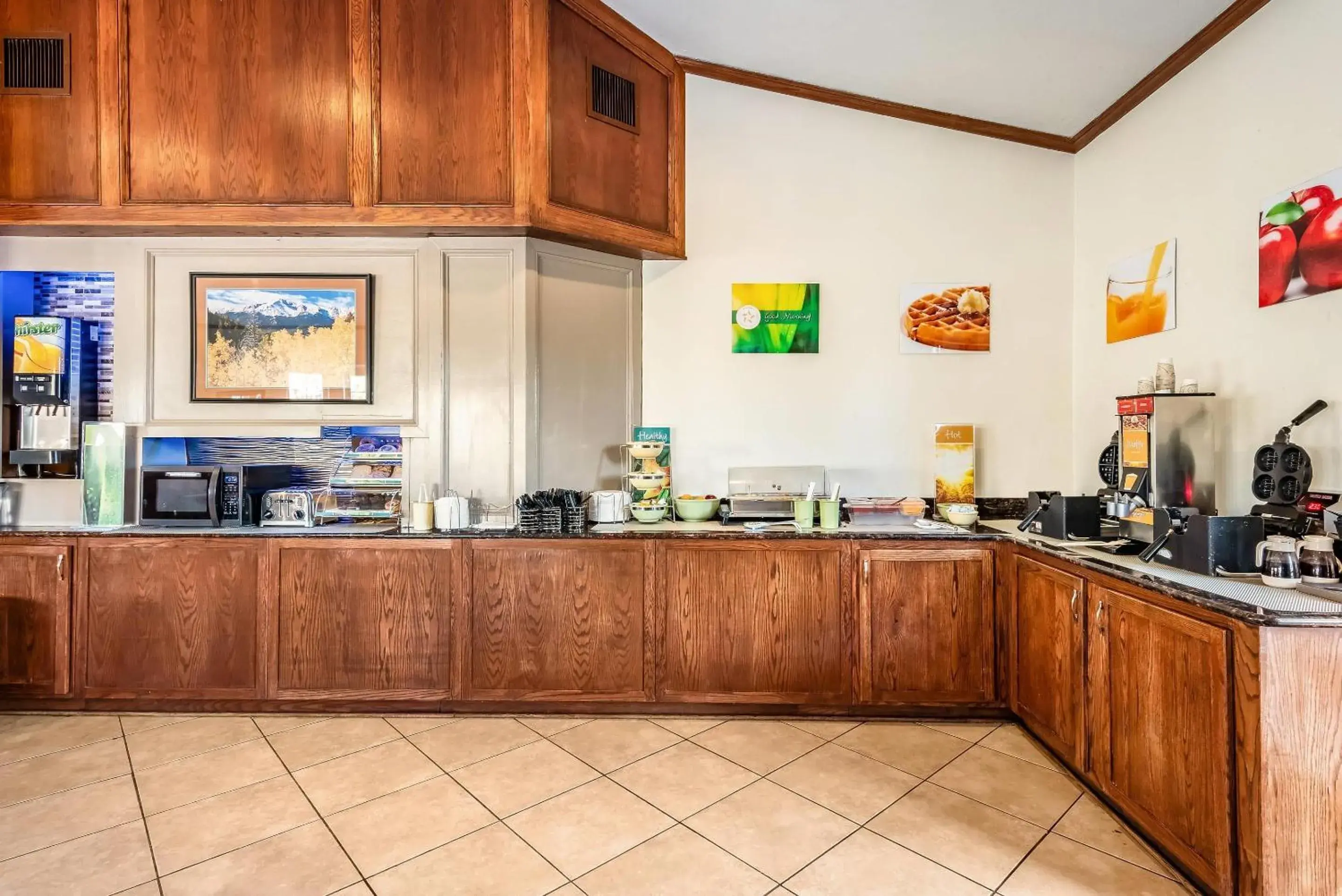 Breakfast in Quality Inn & Suites Garden Of The Gods Breakfast in Quality Inn & Suites Garden Of The Gods