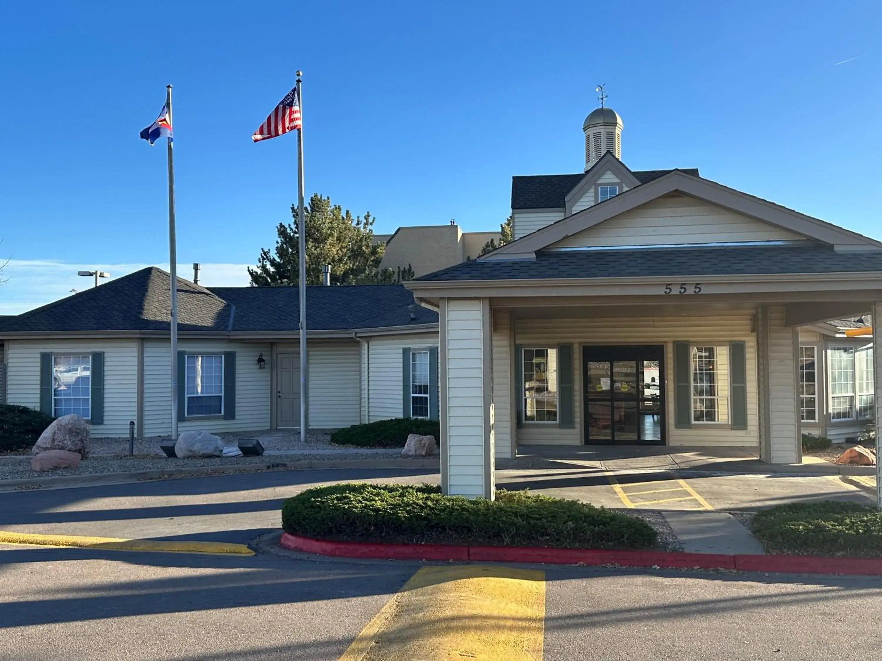Property building in Quality Inn & Suites Garden Of The Gods Property building in Quality Inn & Suites Garden Of The Gods