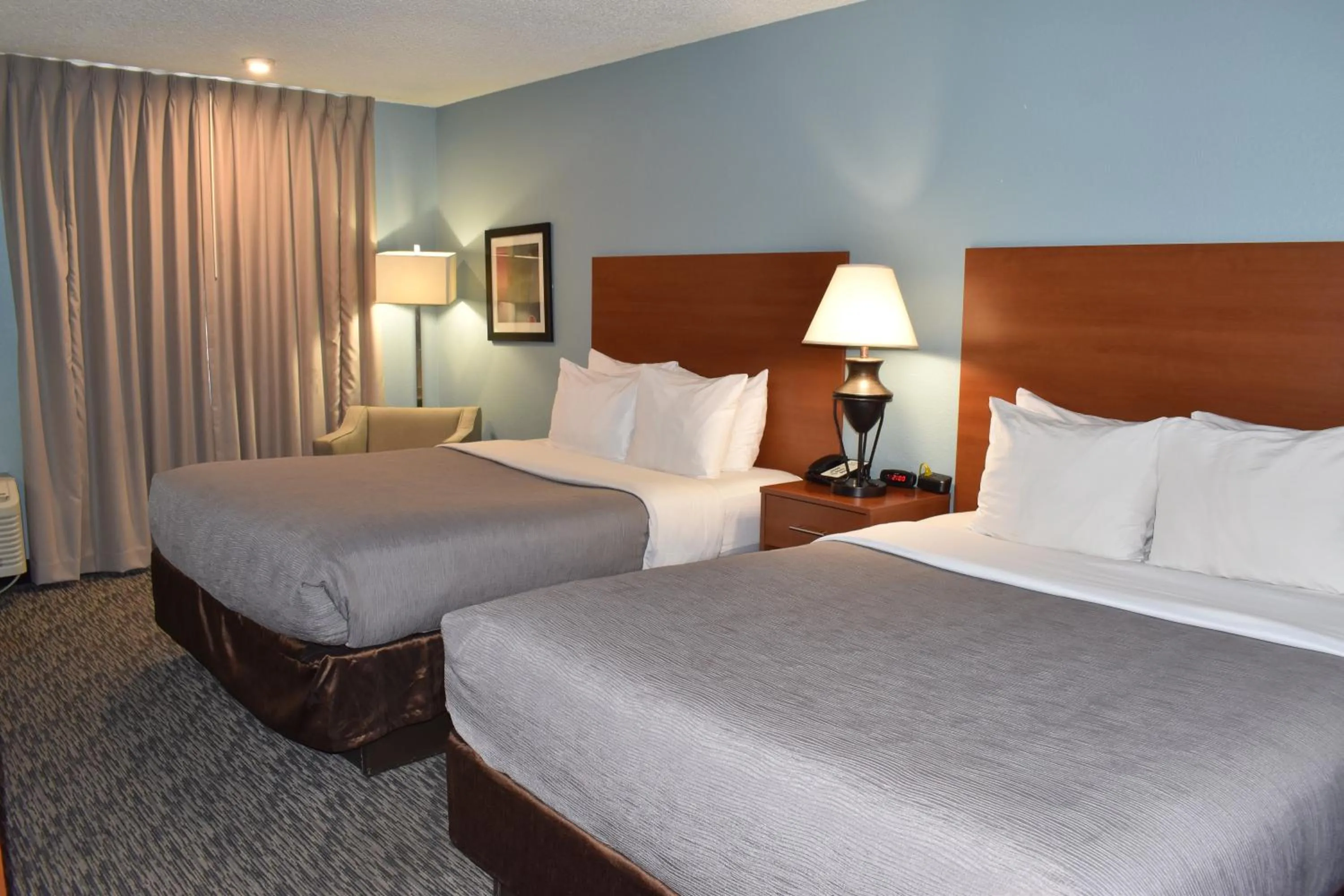 Bed in Quality Inn & Suites Garden Of The Gods