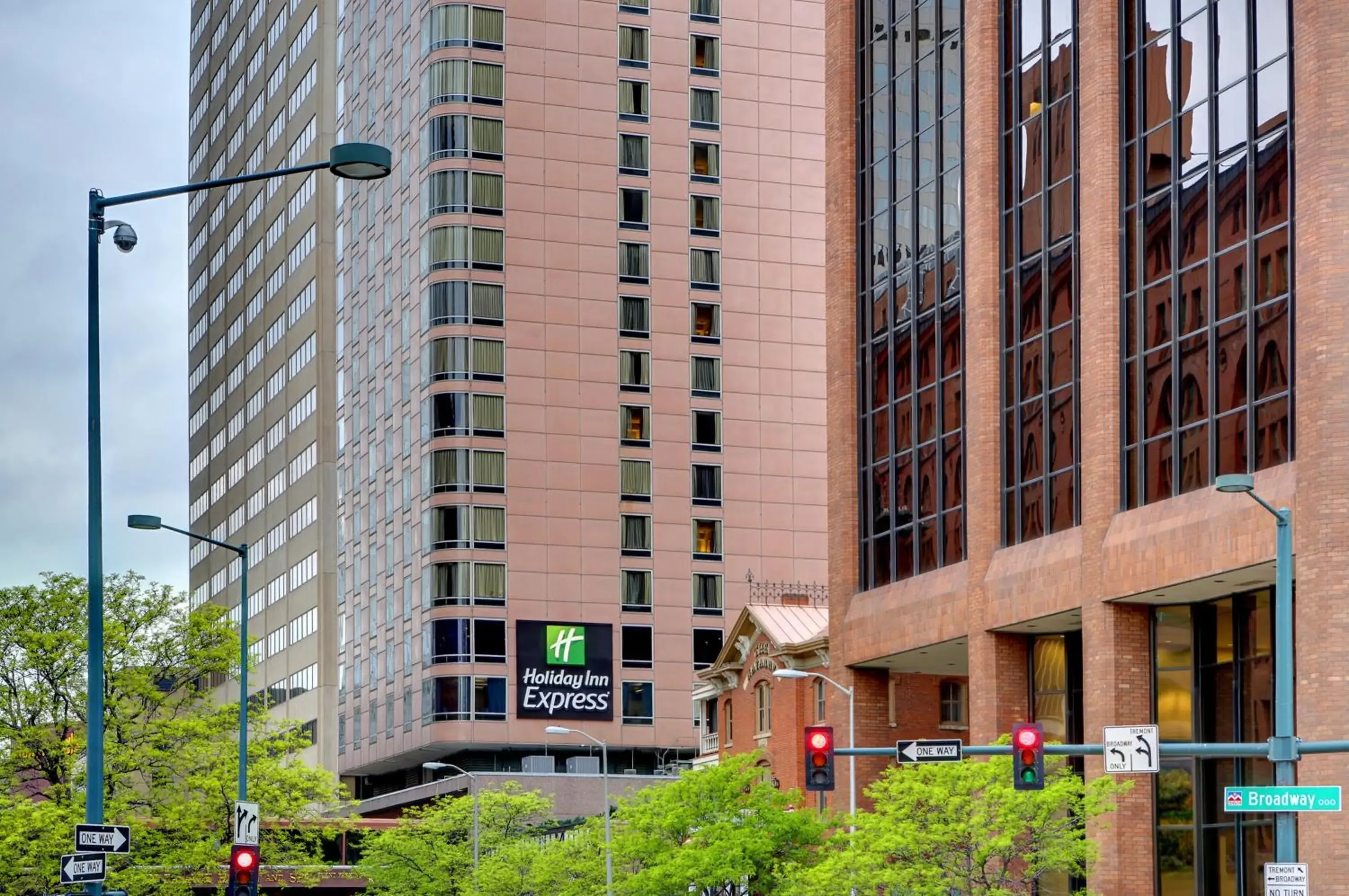 Property building in Holiday Inn Express Denver Downtown by IHG Property building in Holiday Inn Express Denver Downtown by IHG