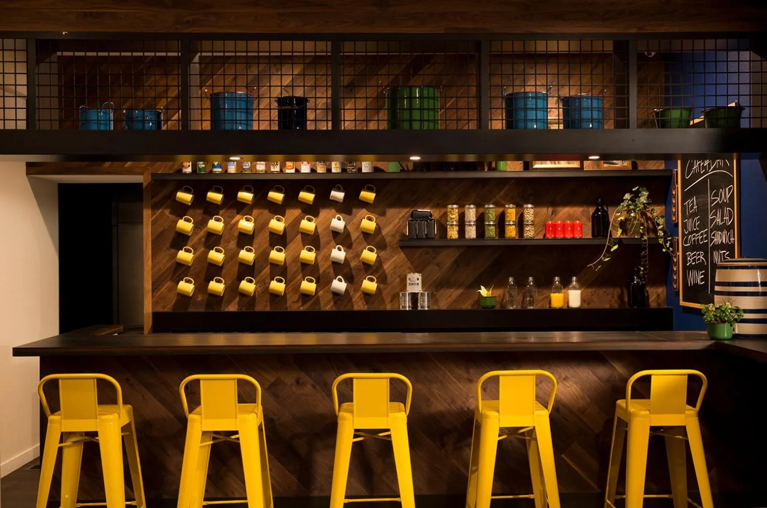 Lounge or bar in Basecamp Boulder