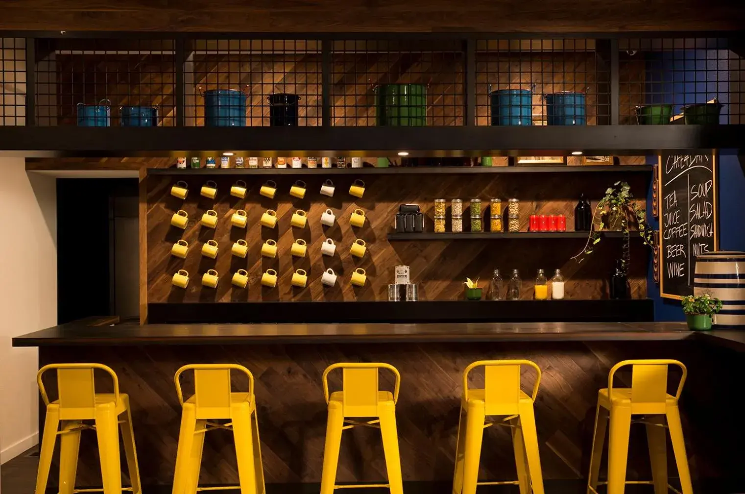 Lounge or bar in Basecamp Boulder Lounge or bar in Basecamp Boulder