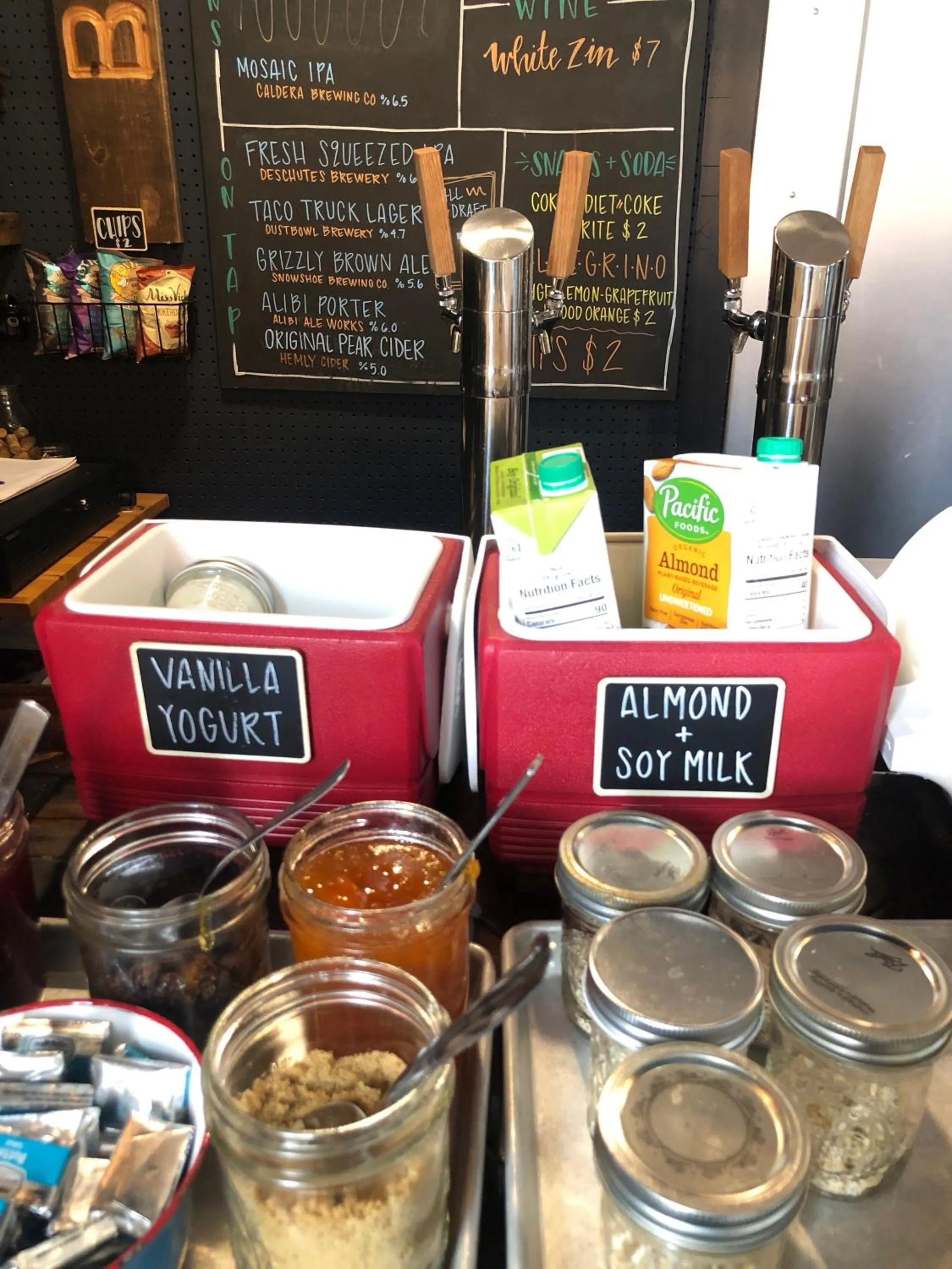 Breakfast in Basecamp Boulder