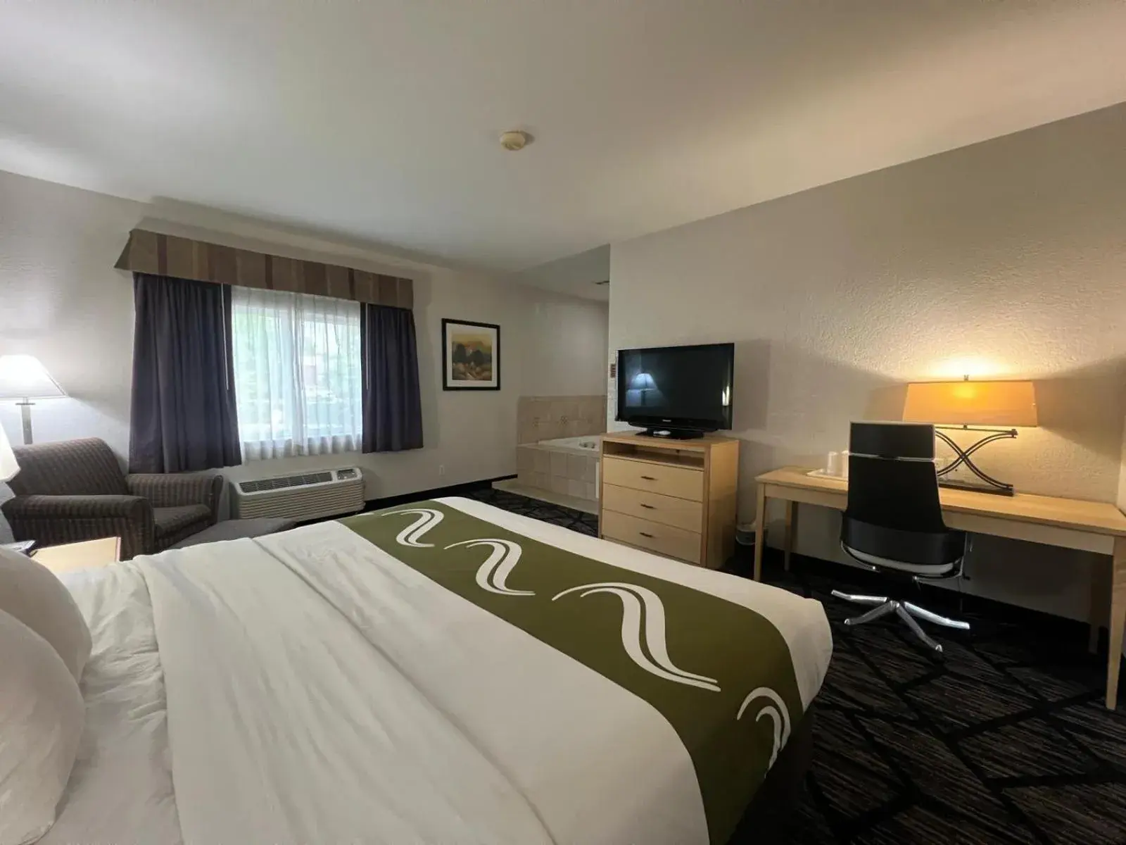 Bed in Quality Inn & Suites Loveland Bed in Quality Inn & Suites Loveland