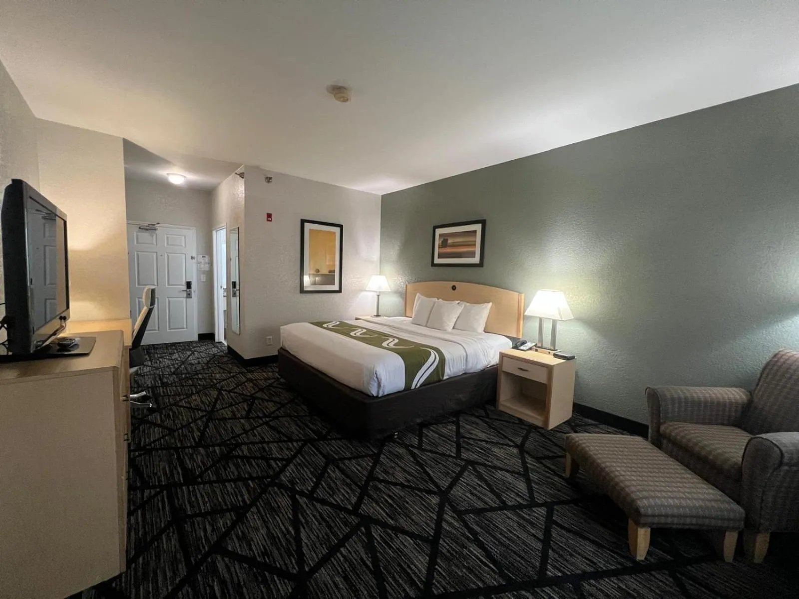 Bed in Quality Inn & Suites Loveland