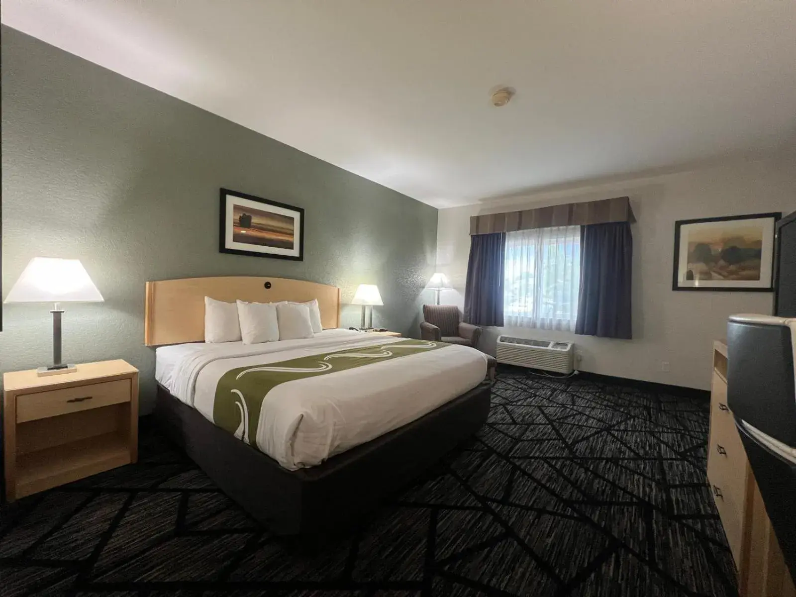 Bed in Quality Inn & Suites Loveland Bed in Quality Inn & Suites Loveland