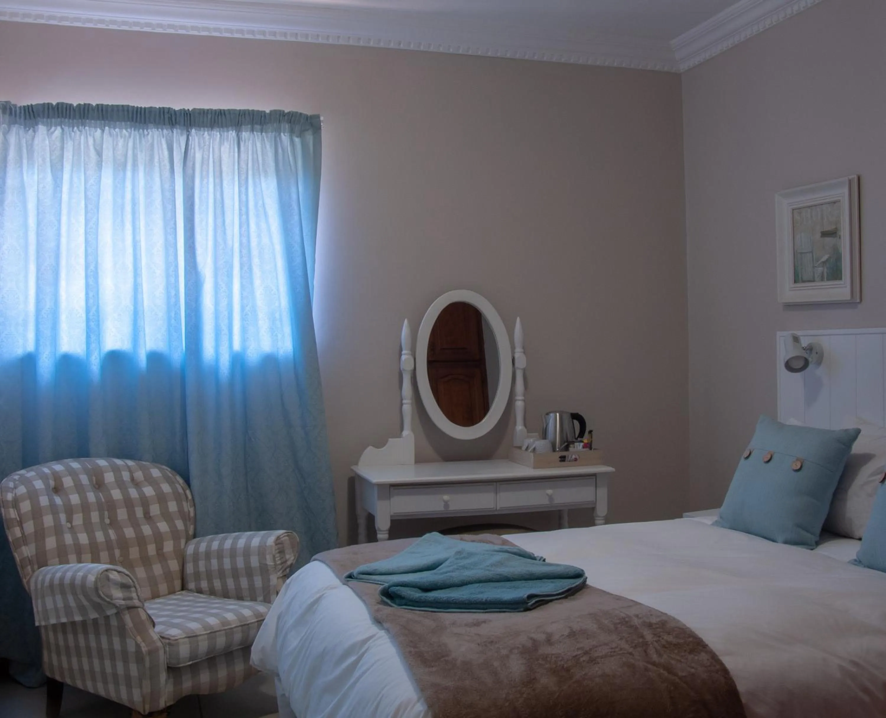 Bed in Hamilton Urban Farm Guest House