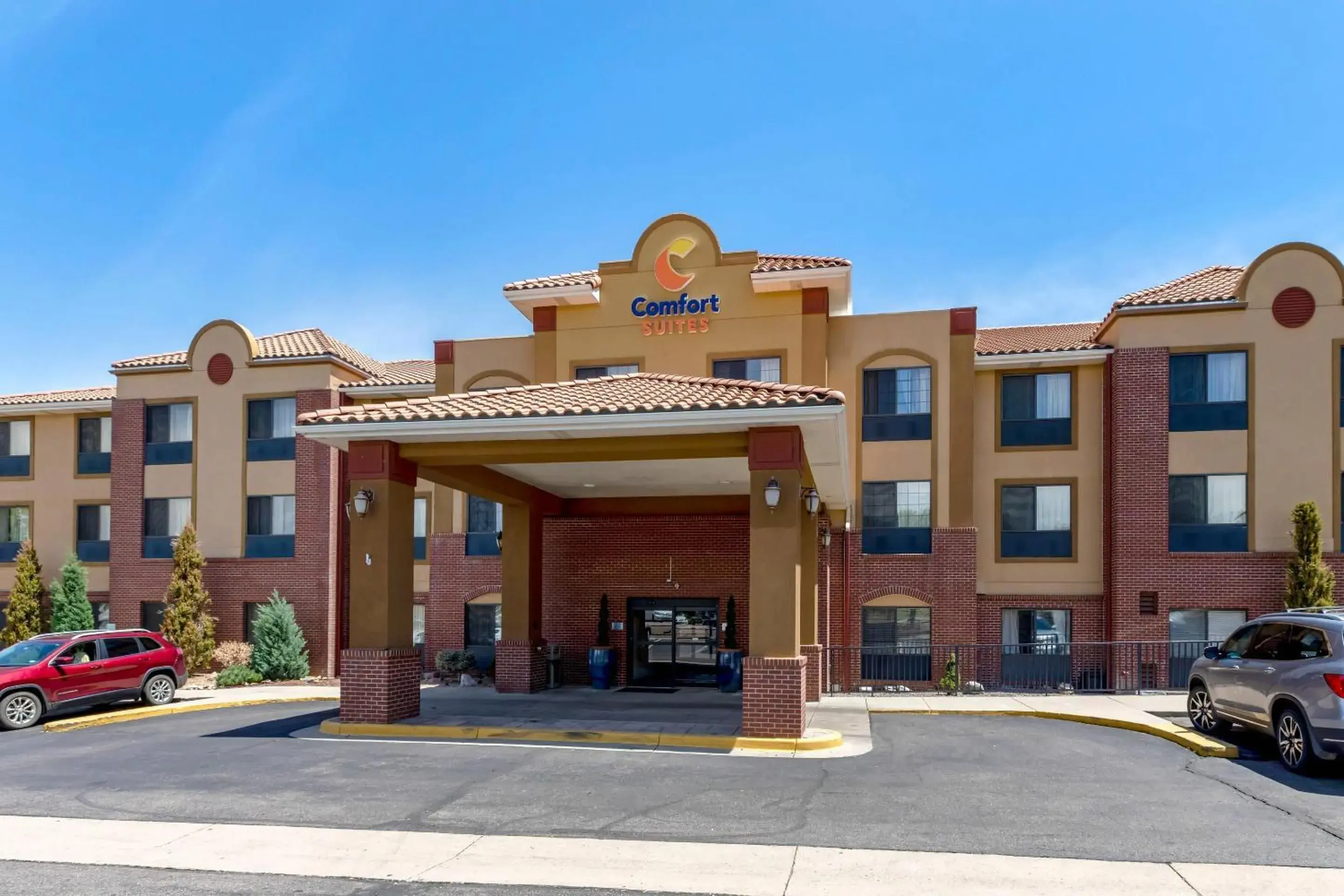 Property building in Comfort Suites Lakewood - Denver Property building in Comfort Suites Lakewood - Denver