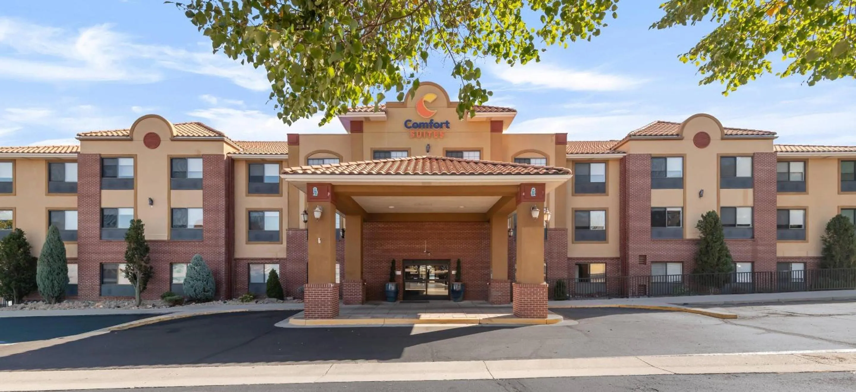 Property building in Comfort Suites Lakewood - Denver
