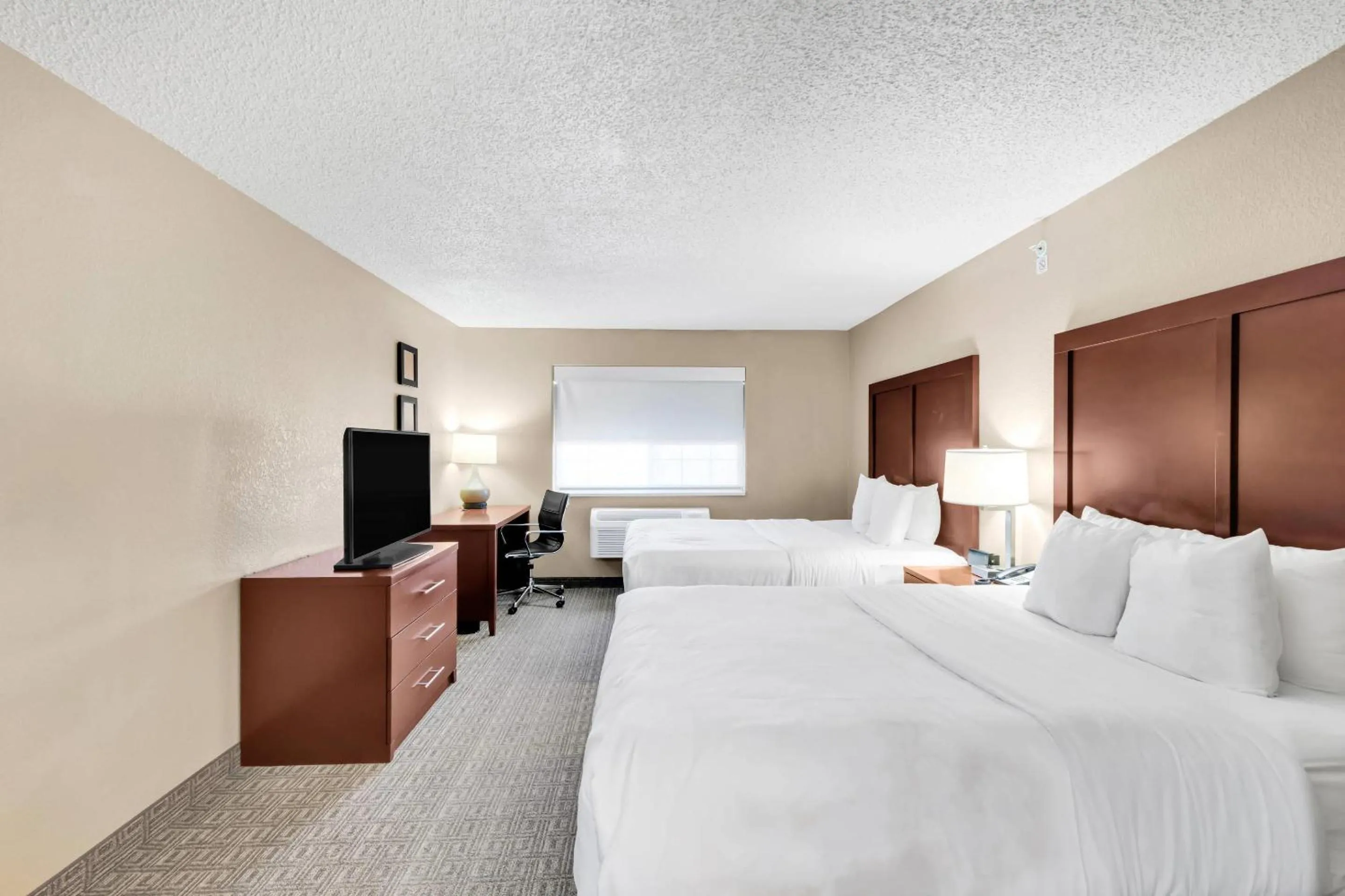 Bedroom, Bed in Comfort Suites Lakewood - Denver