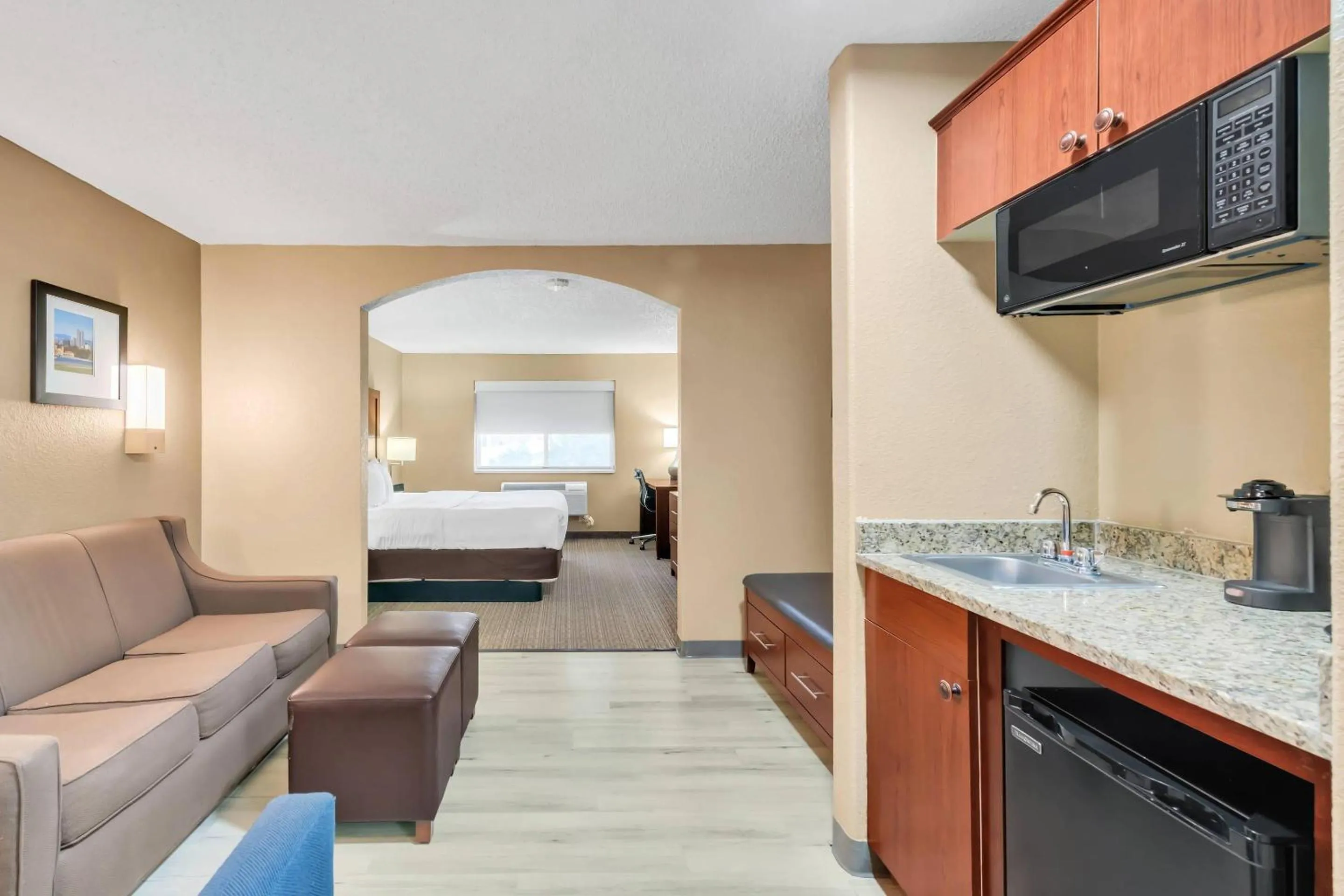 Bedroom in Comfort Suites Lakewood - Denver