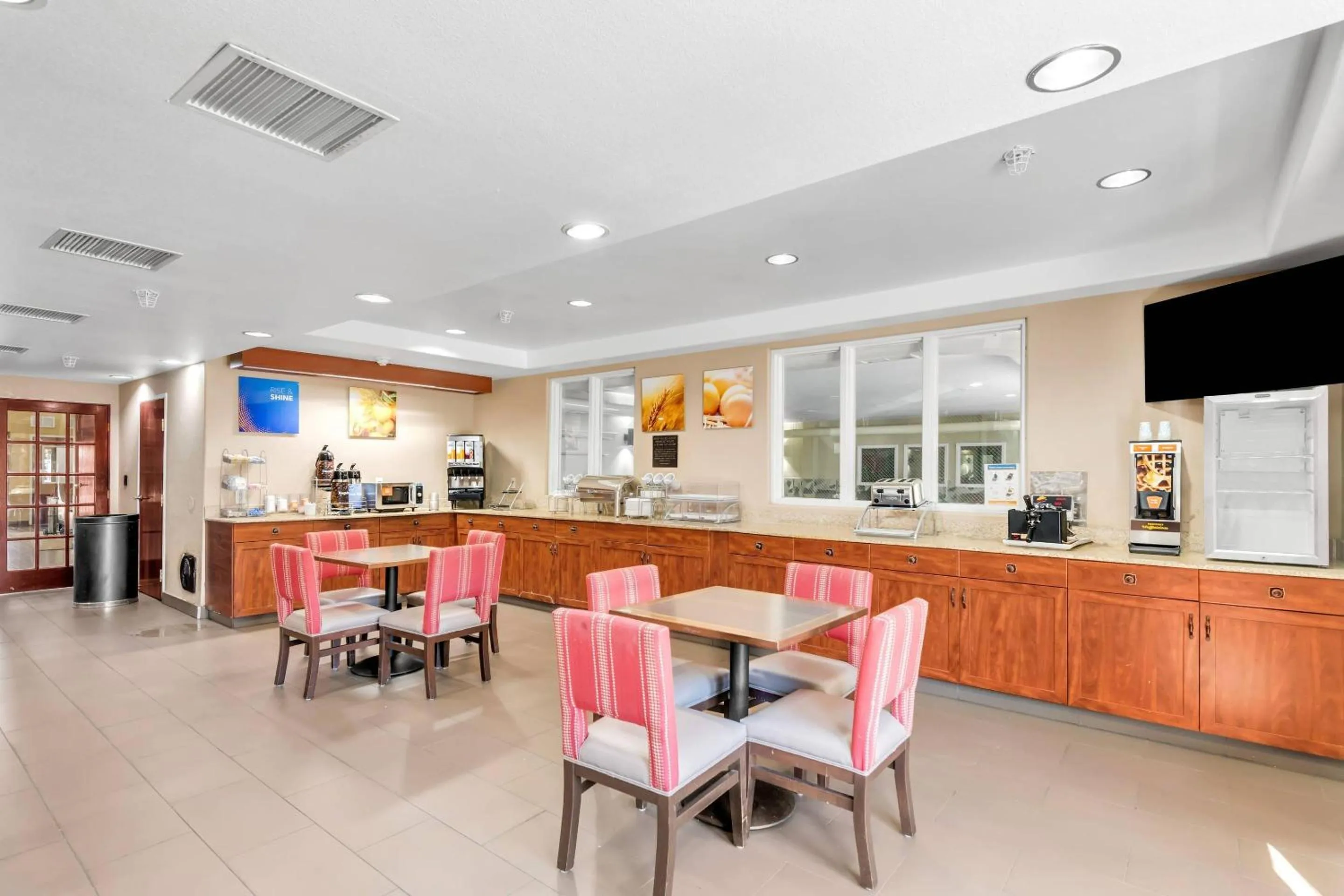 Breakfast in Comfort Suites Lakewood - Denver