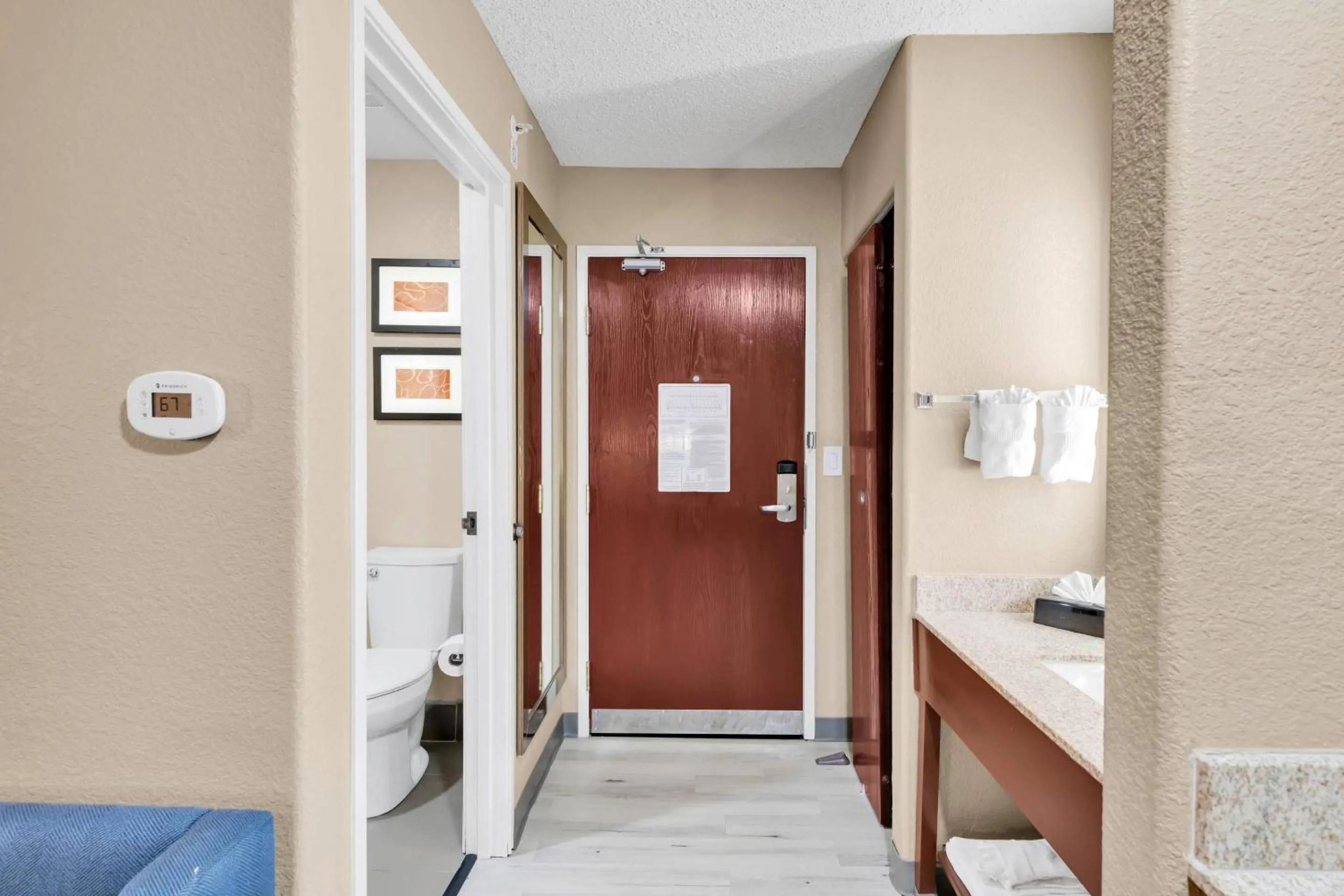 Bedroom in Comfort Suites Lakewood - Denver