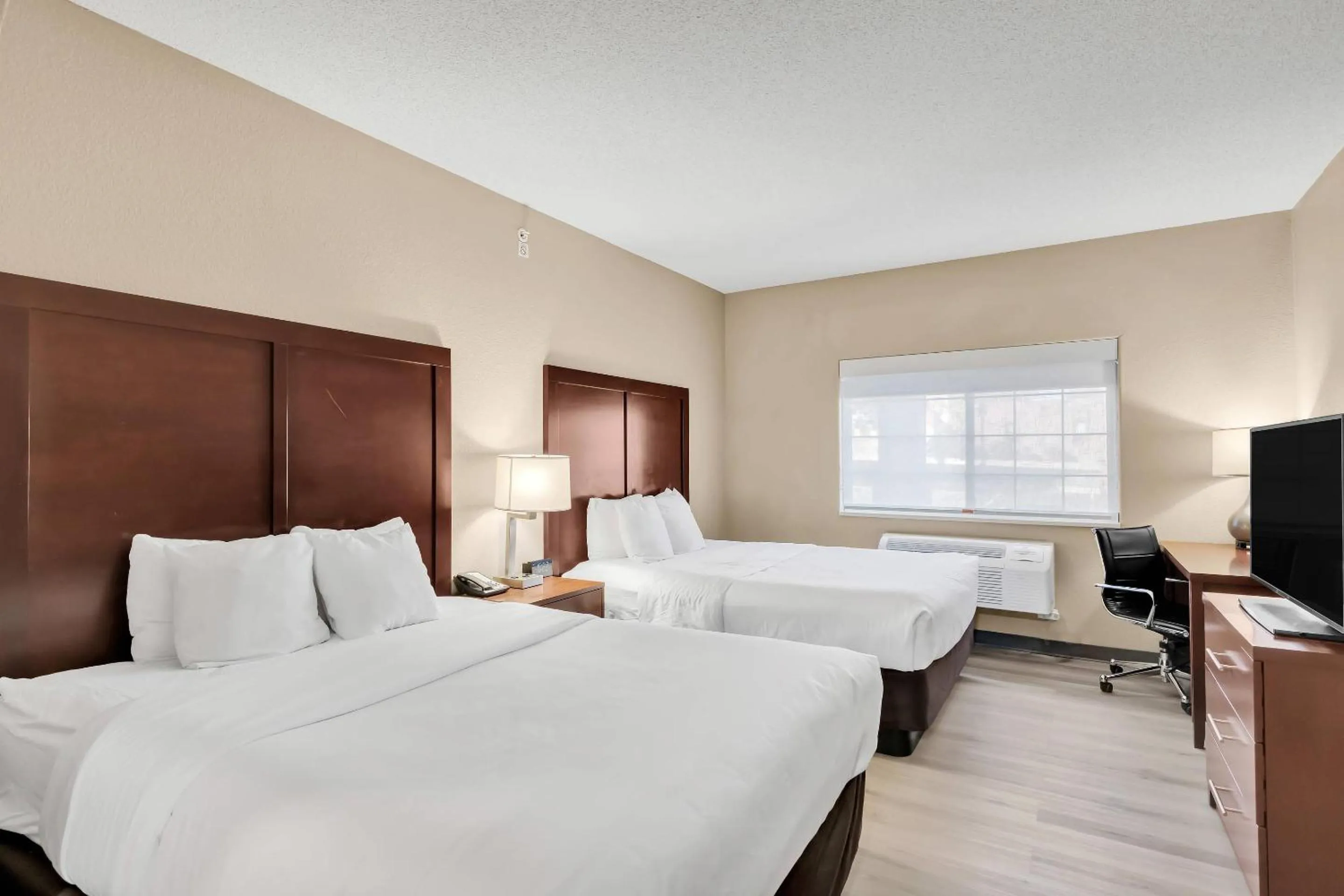 Bedroom, Bed in Comfort Suites Lakewood - Denver