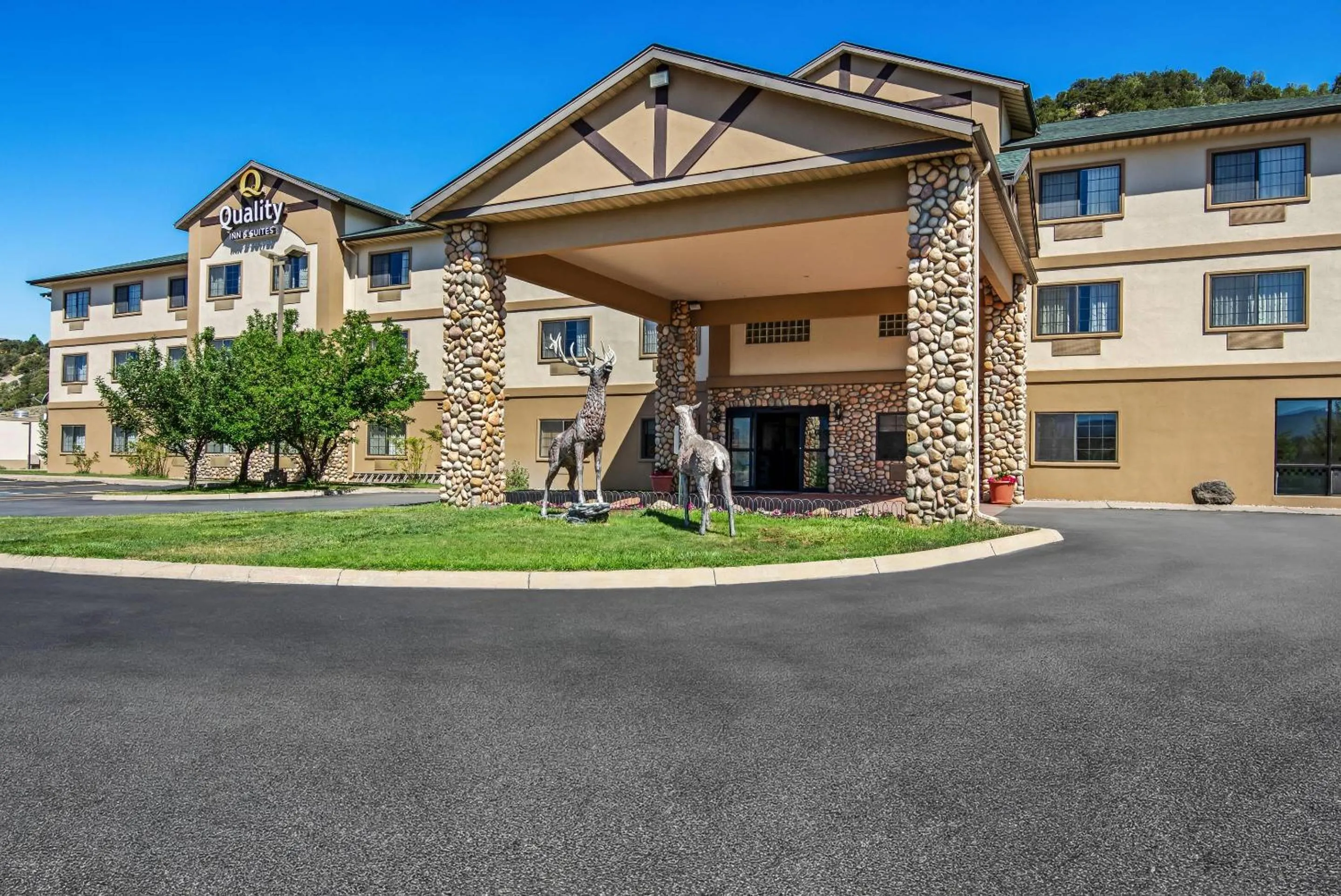 Property building in Quality Inn & Suites Vail Valley