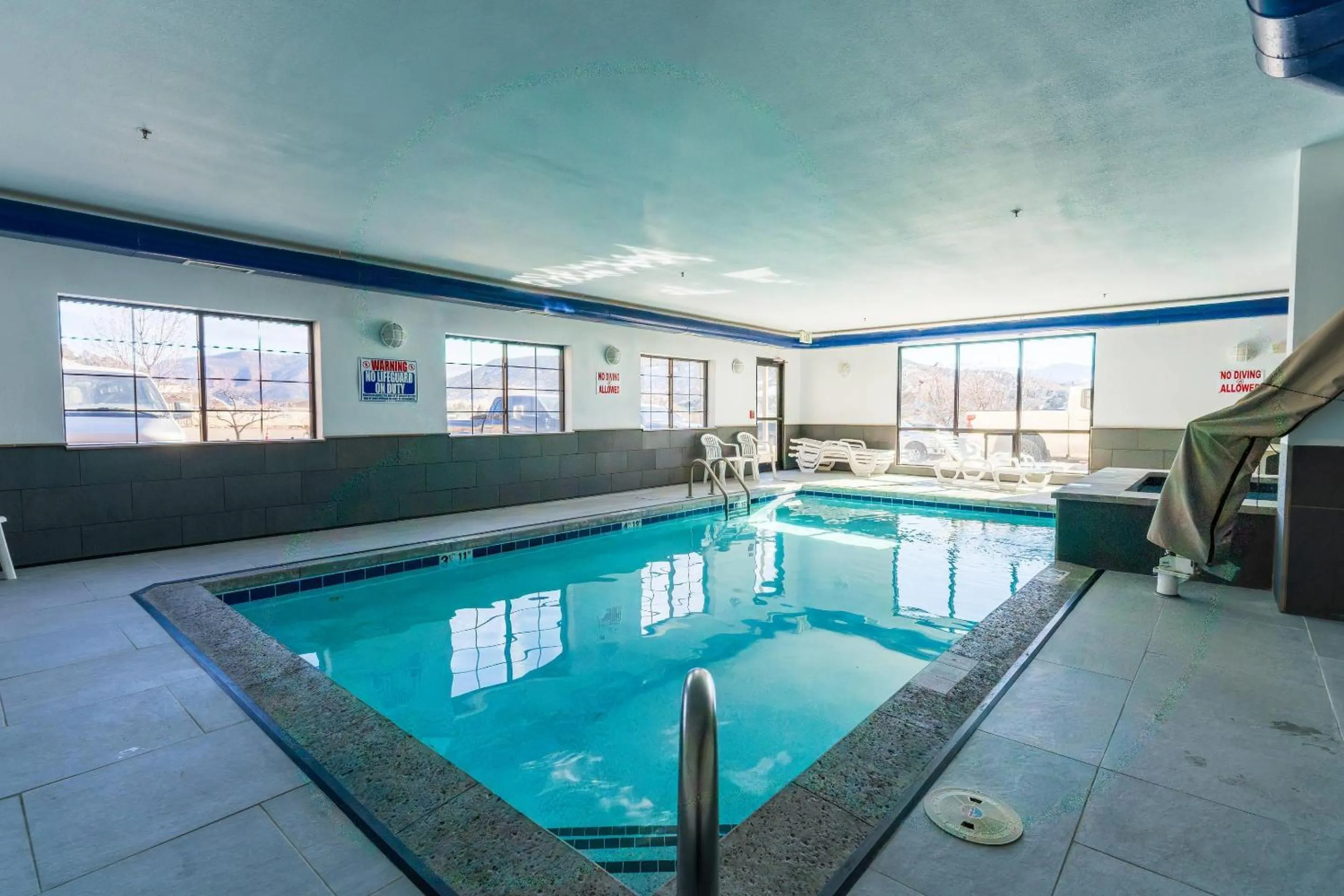 Swimming pool in Quality Inn & Suites Vail Valley
