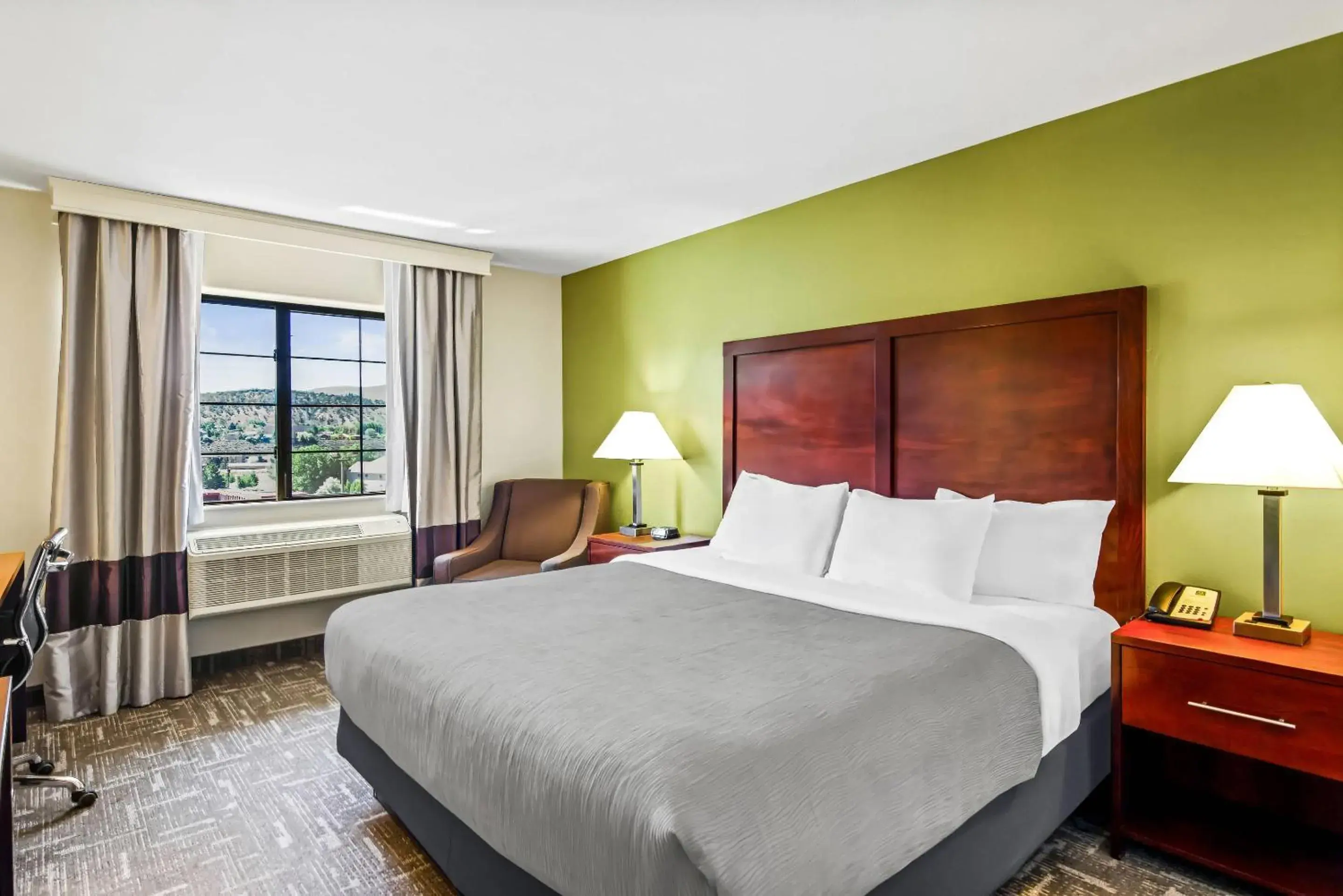 Bedroom, Bed in Quality Inn & Suites Vail Valley Bedroom, Bed in Quality Inn & Suites Vail Valley