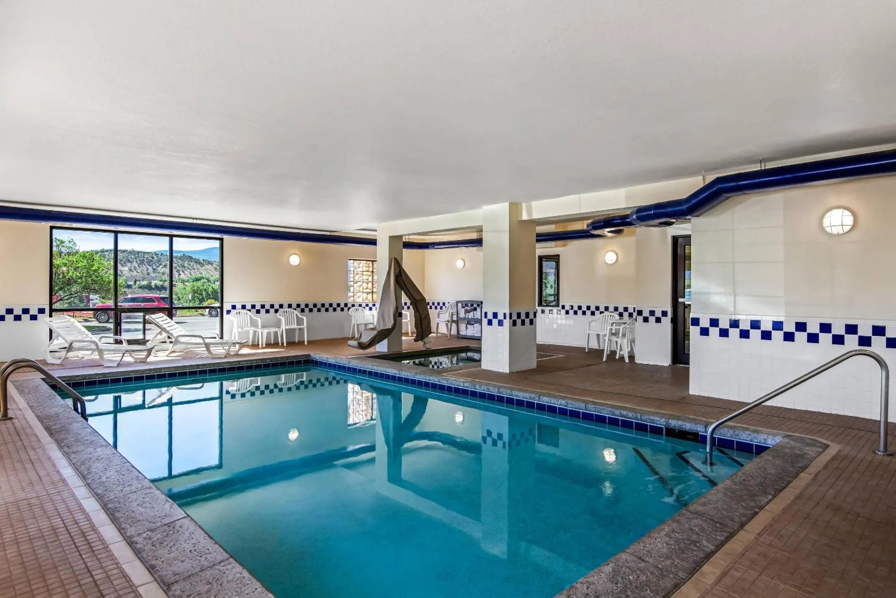 Swimming pool in Quality Inn & Suites Vail Valley