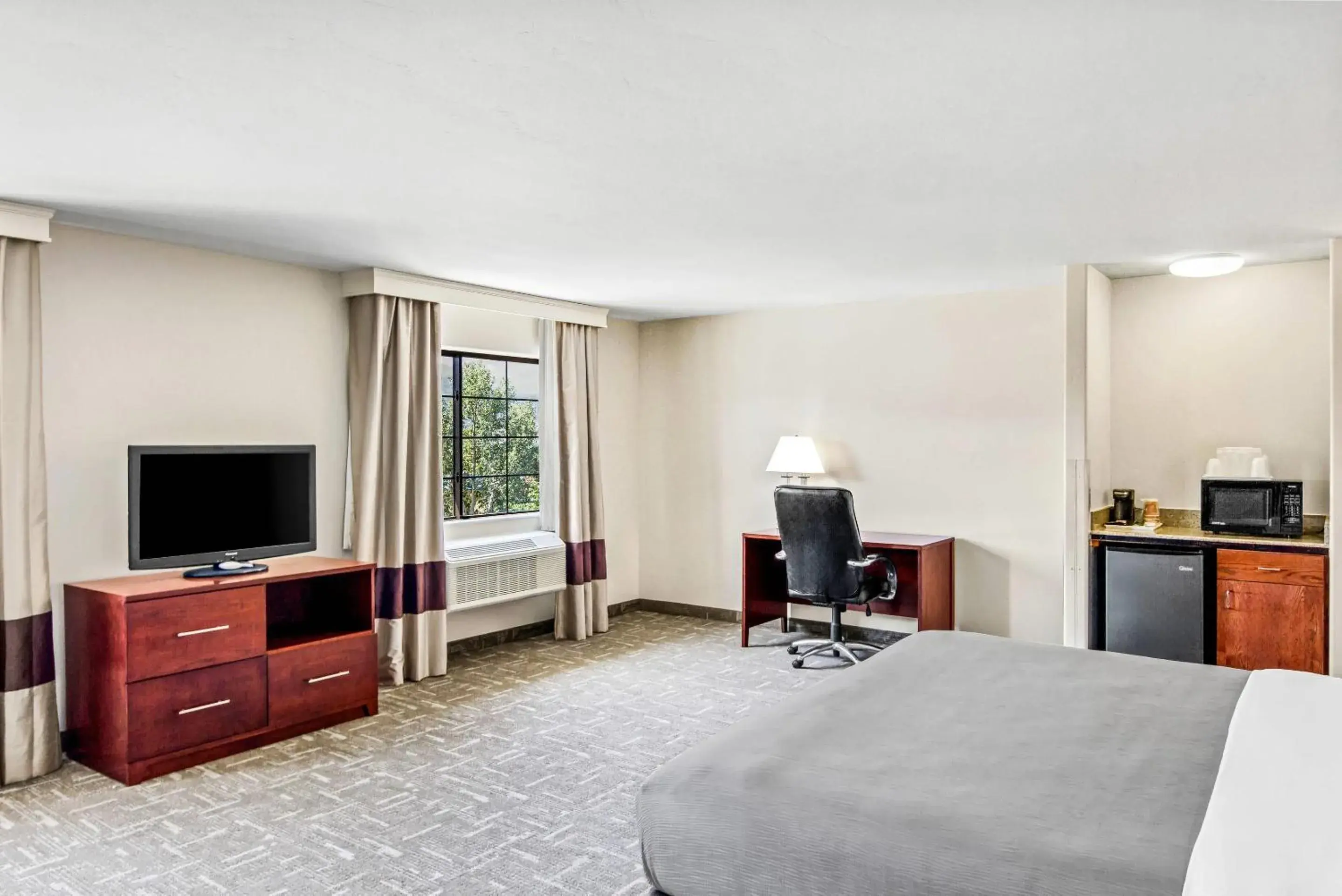 Bedroom, Bed in Quality Inn & Suites Vail Valley Bedroom, Bed in Quality Inn & Suites Vail Valley