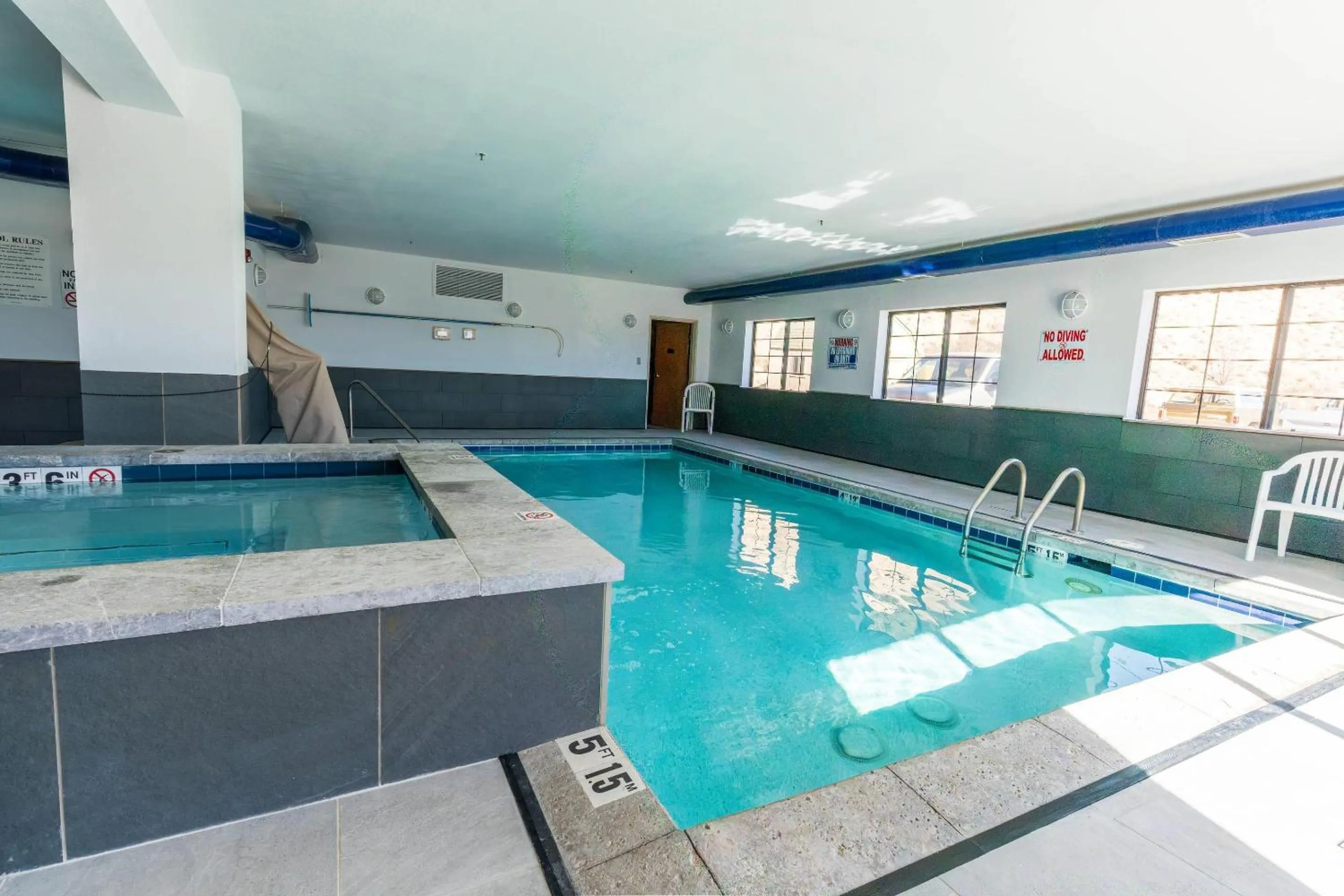 Swimming pool in Quality Inn & Suites Vail Valley