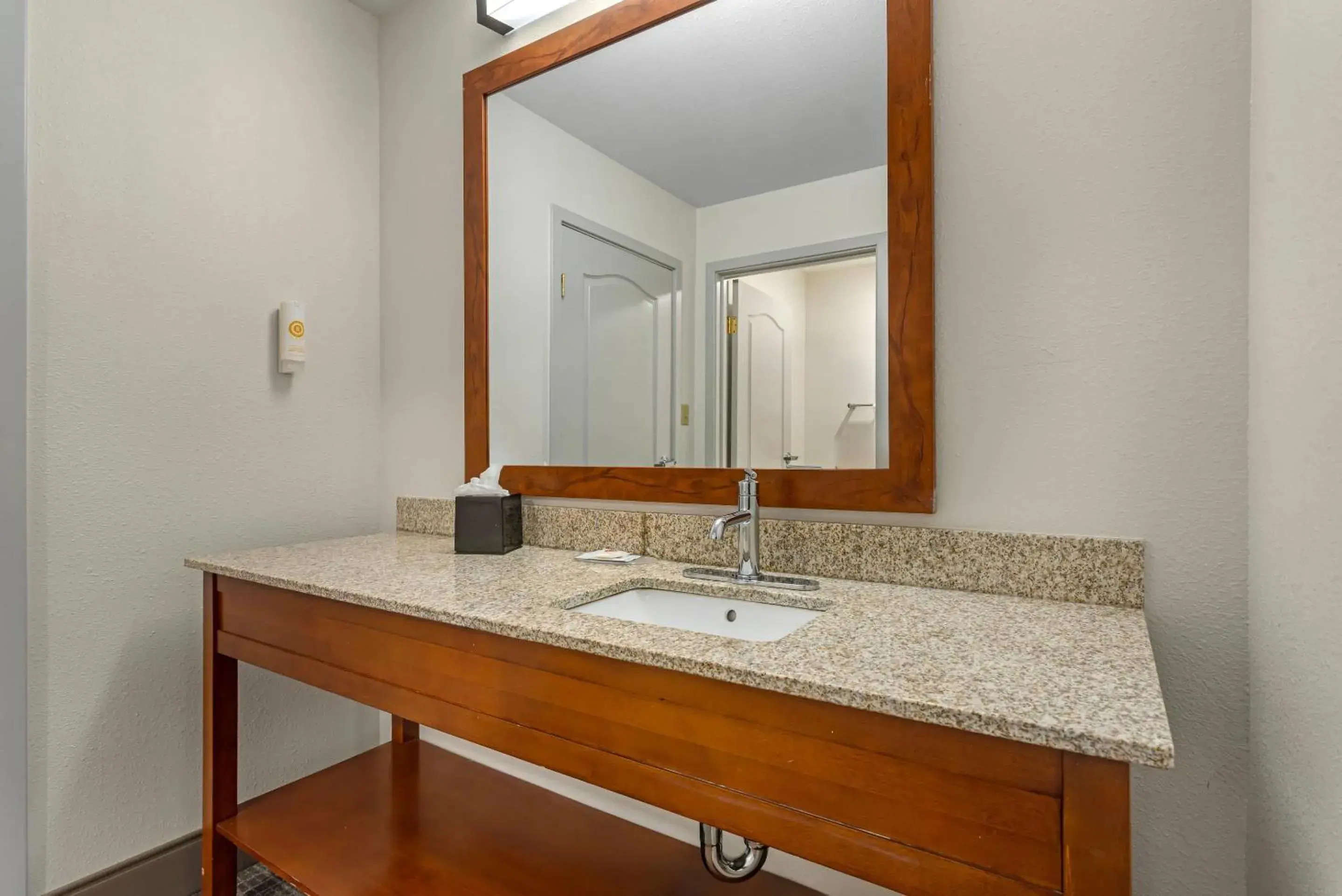 Bedroom in Comfort Inn & Suites Carbondale on the Roaring Fork Bedroom in Comfort Inn & Suites Carbondale on the Roaring Fork