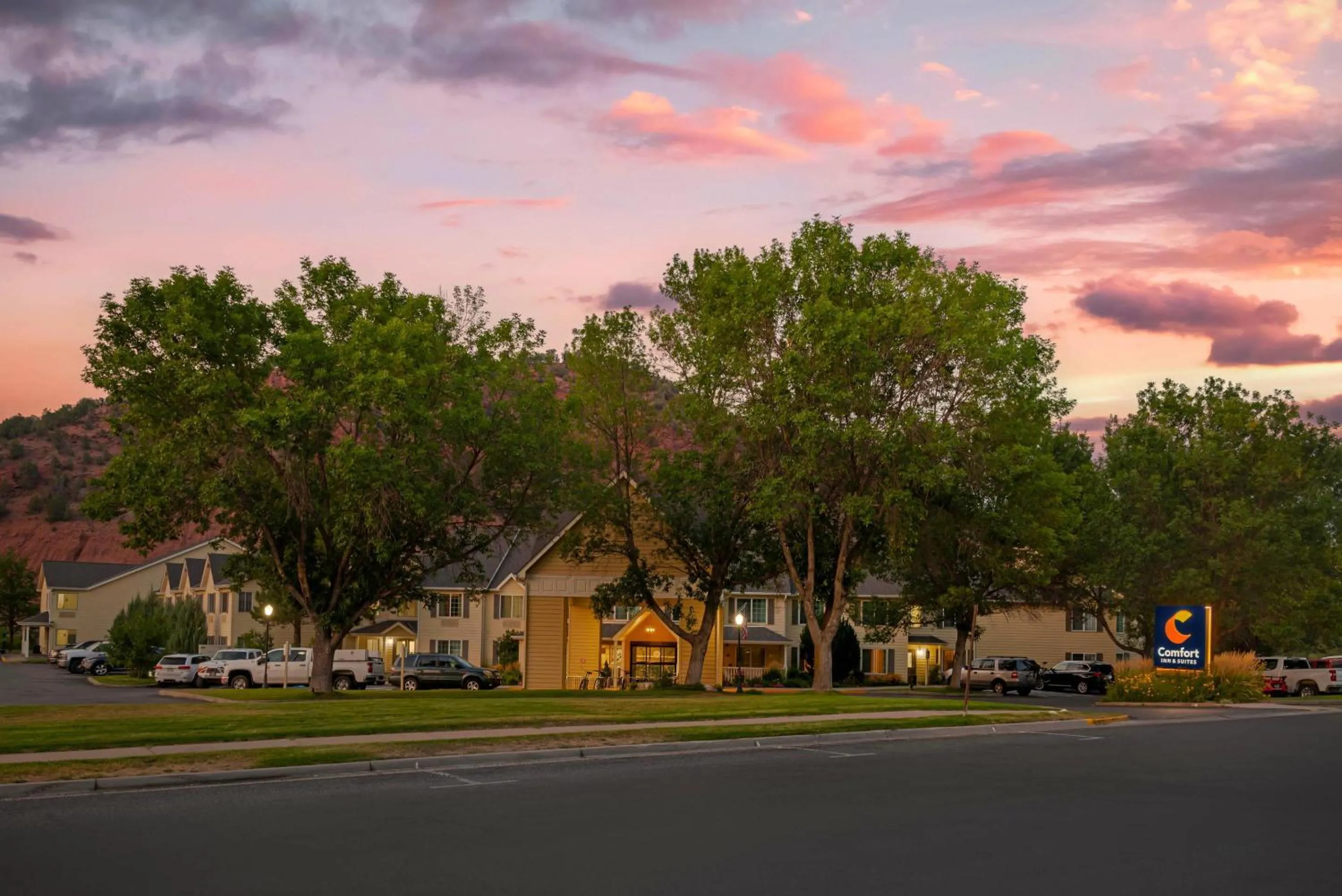 Property building in Comfort Inn & Suites Carbondale on the Roaring Fork